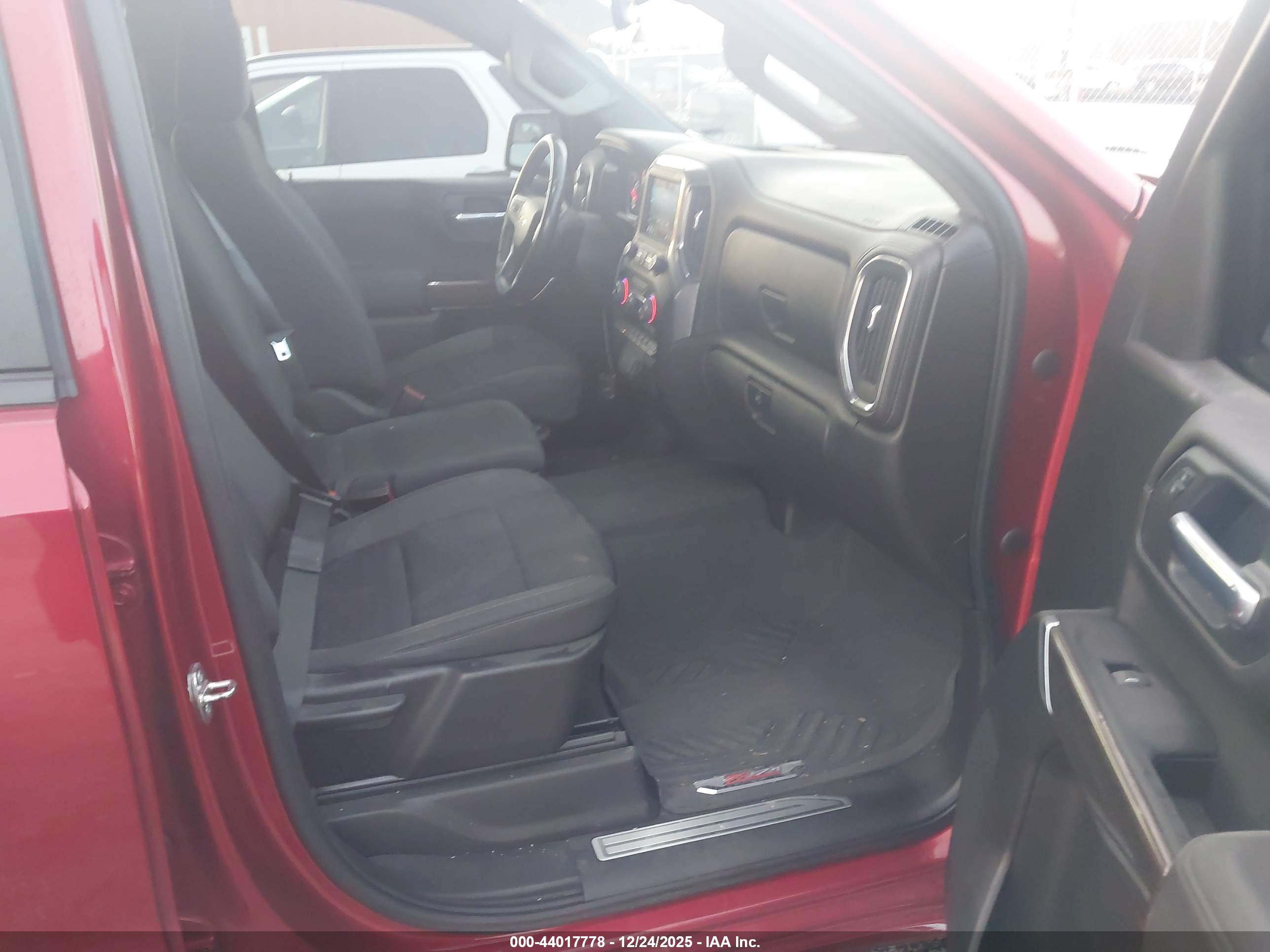 CHEVROLET SILVERADO image 5