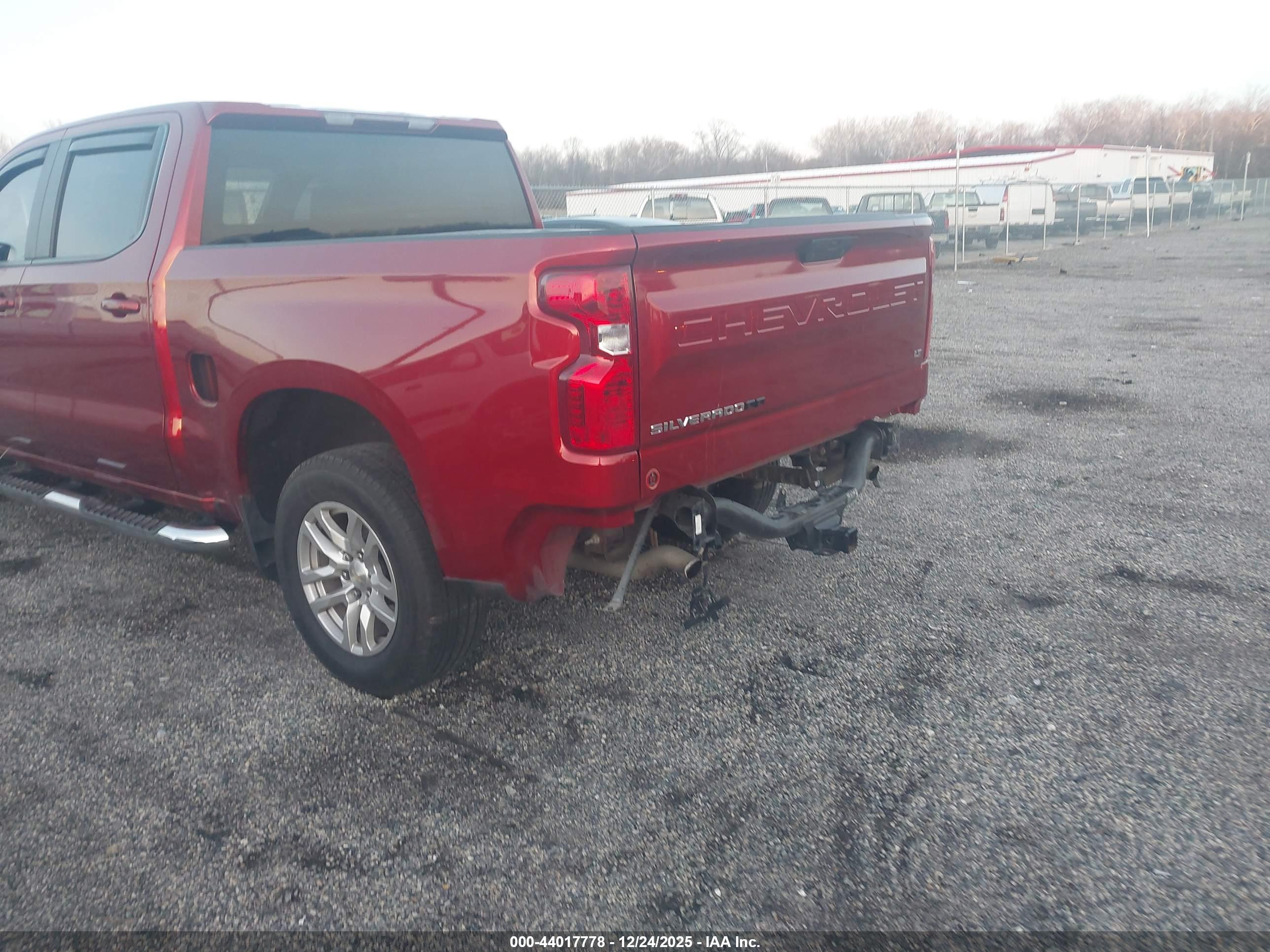 CHEVROLET SILVERADO image 6