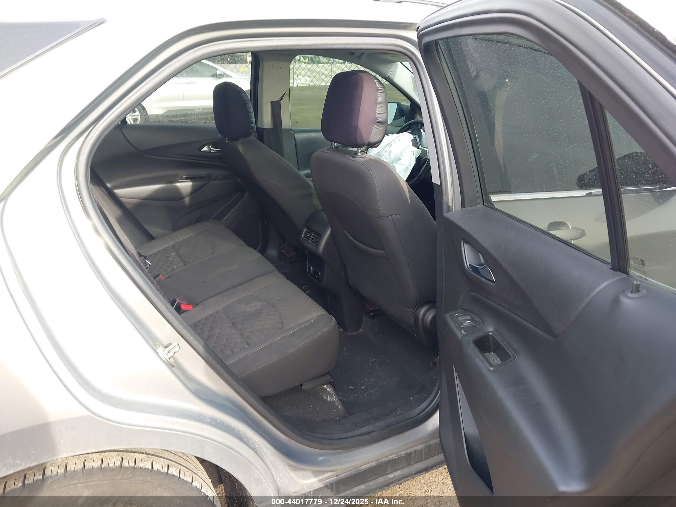 CHEVROLET EQUINOX image 8