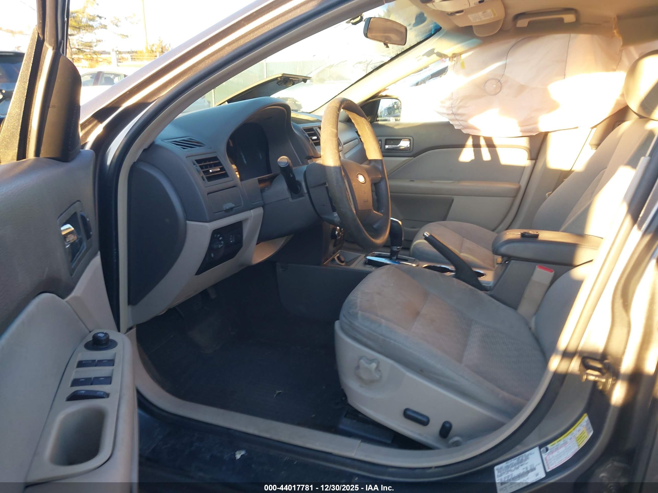 FORD FUSION image 5