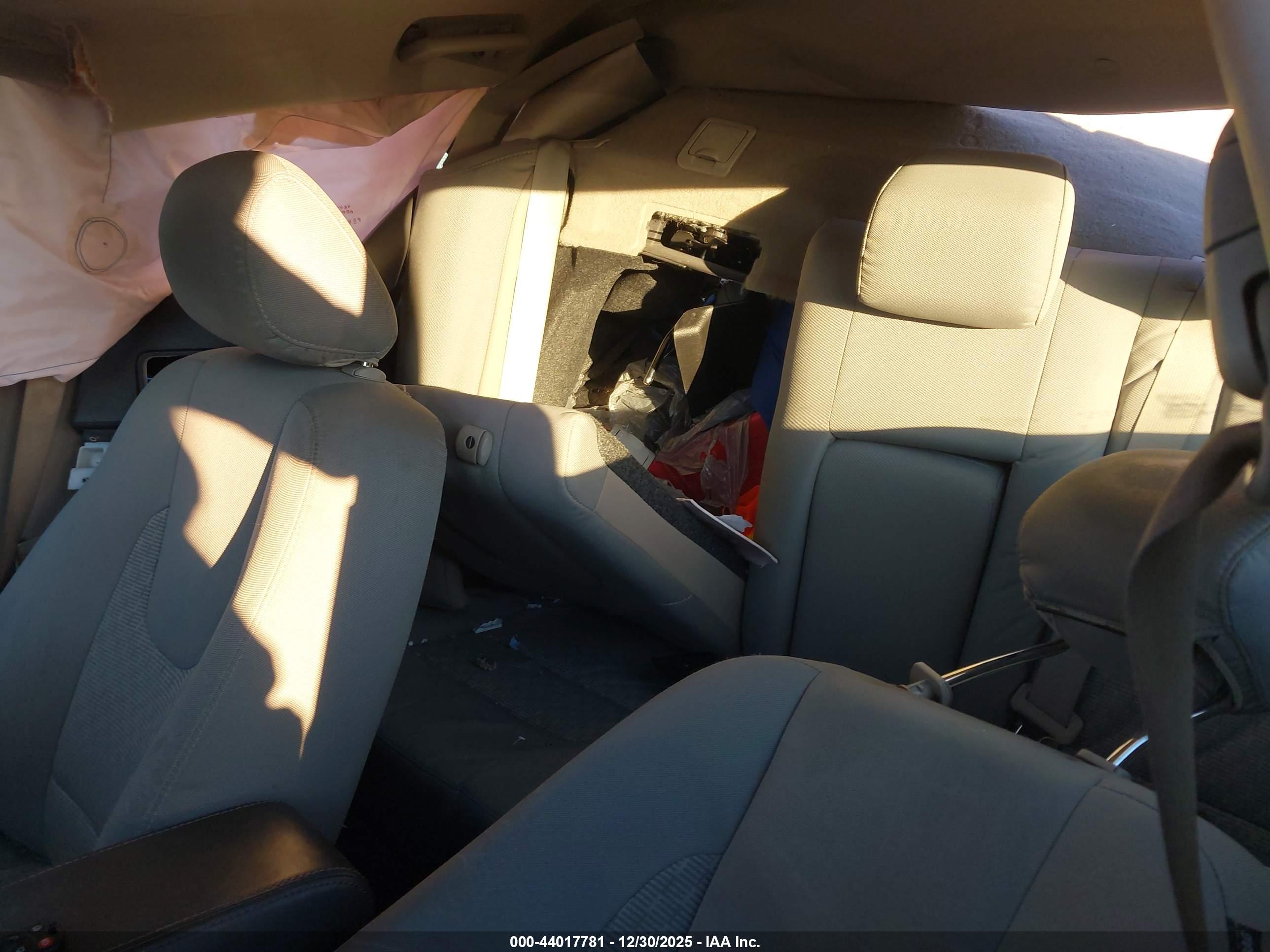 FORD FUSION image 8