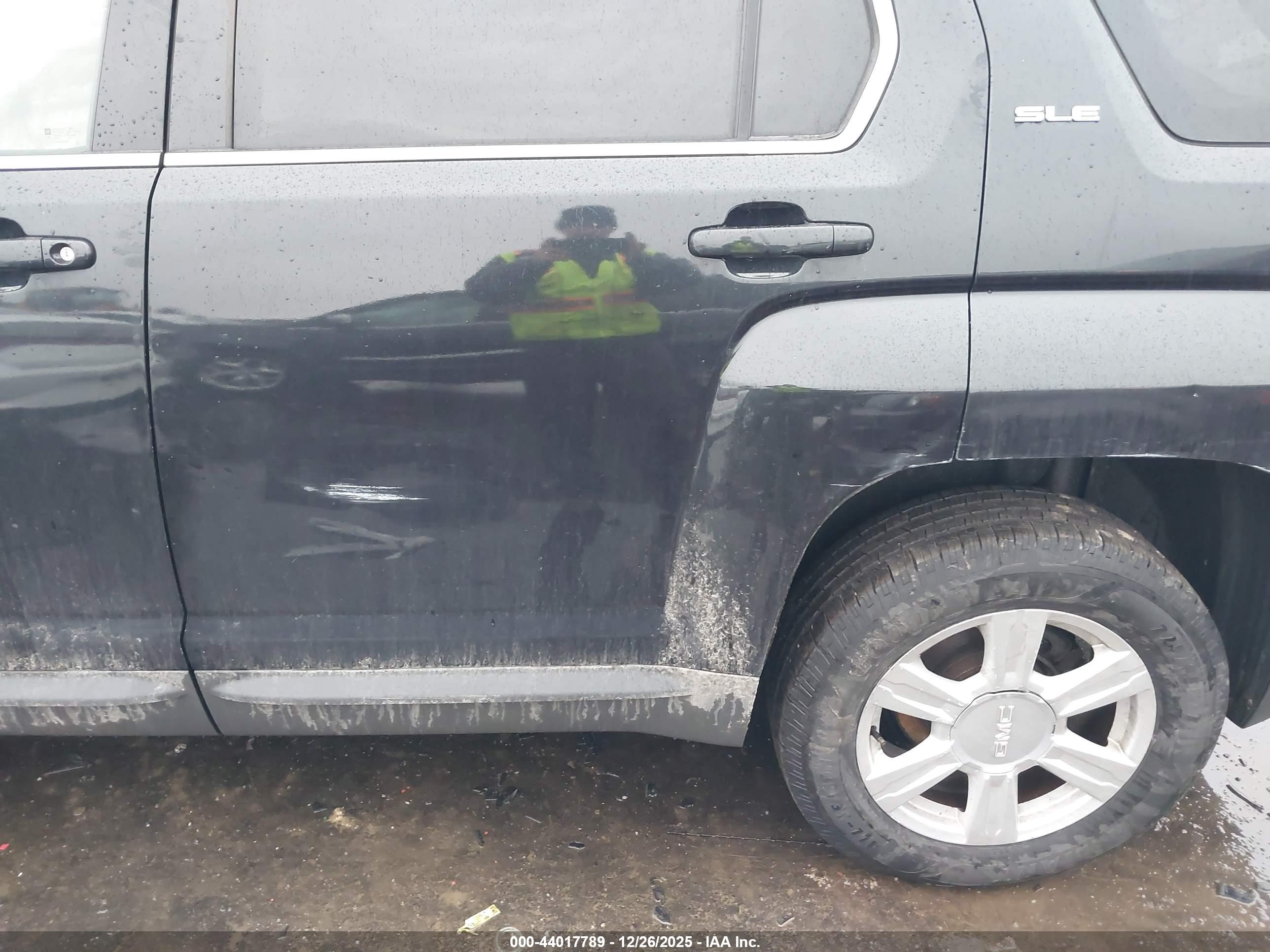 GMC TERRAIN image 6