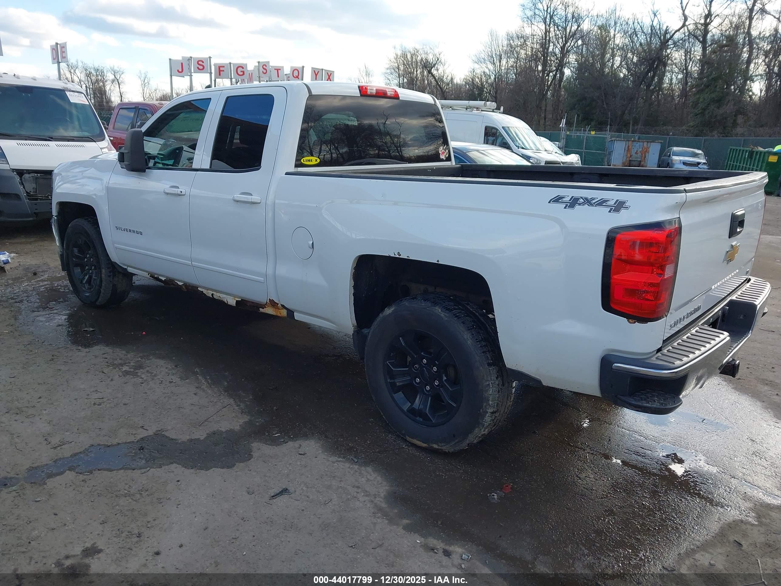 CHEVROLET SILVERADO image 3