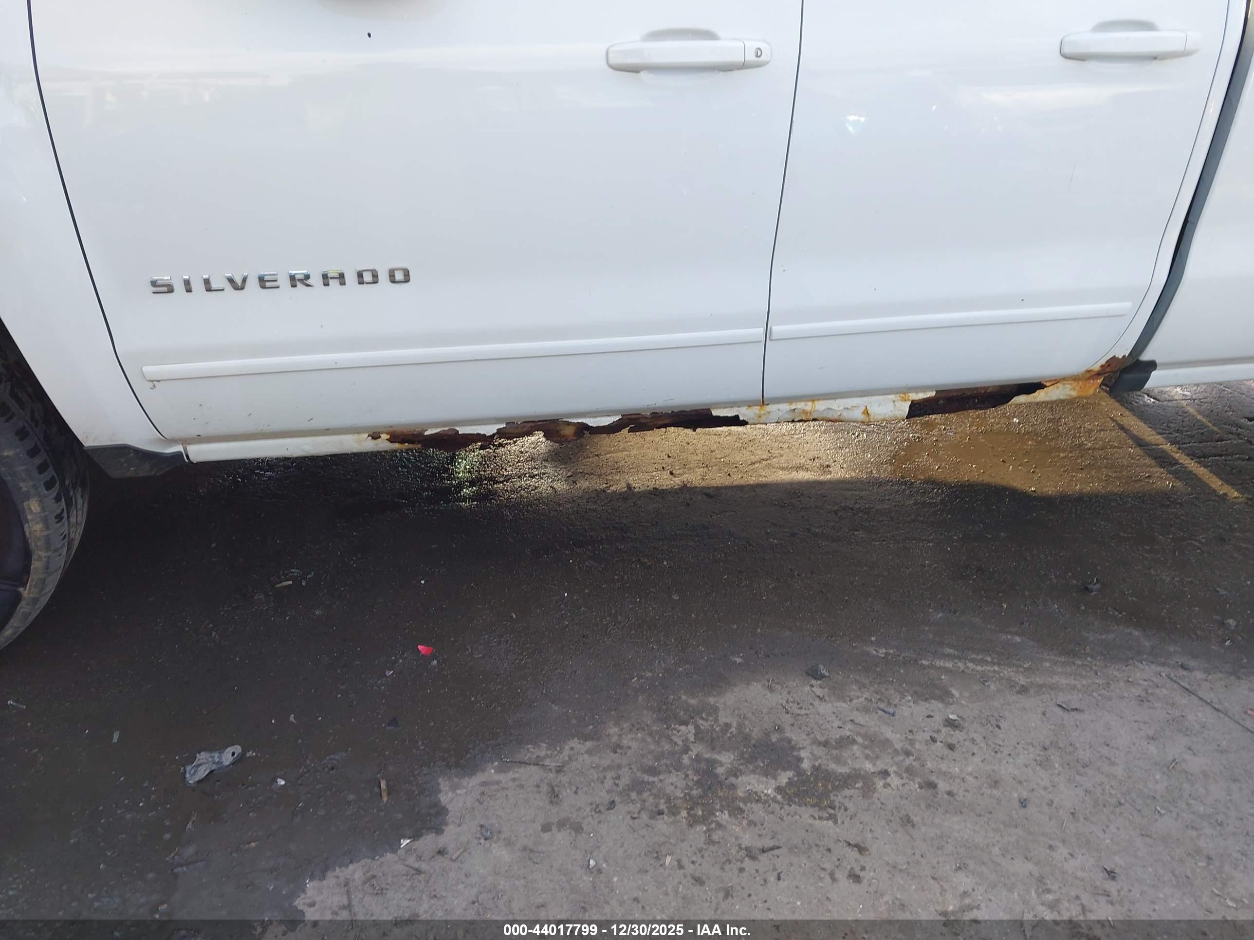 CHEVROLET SILVERADO image 6