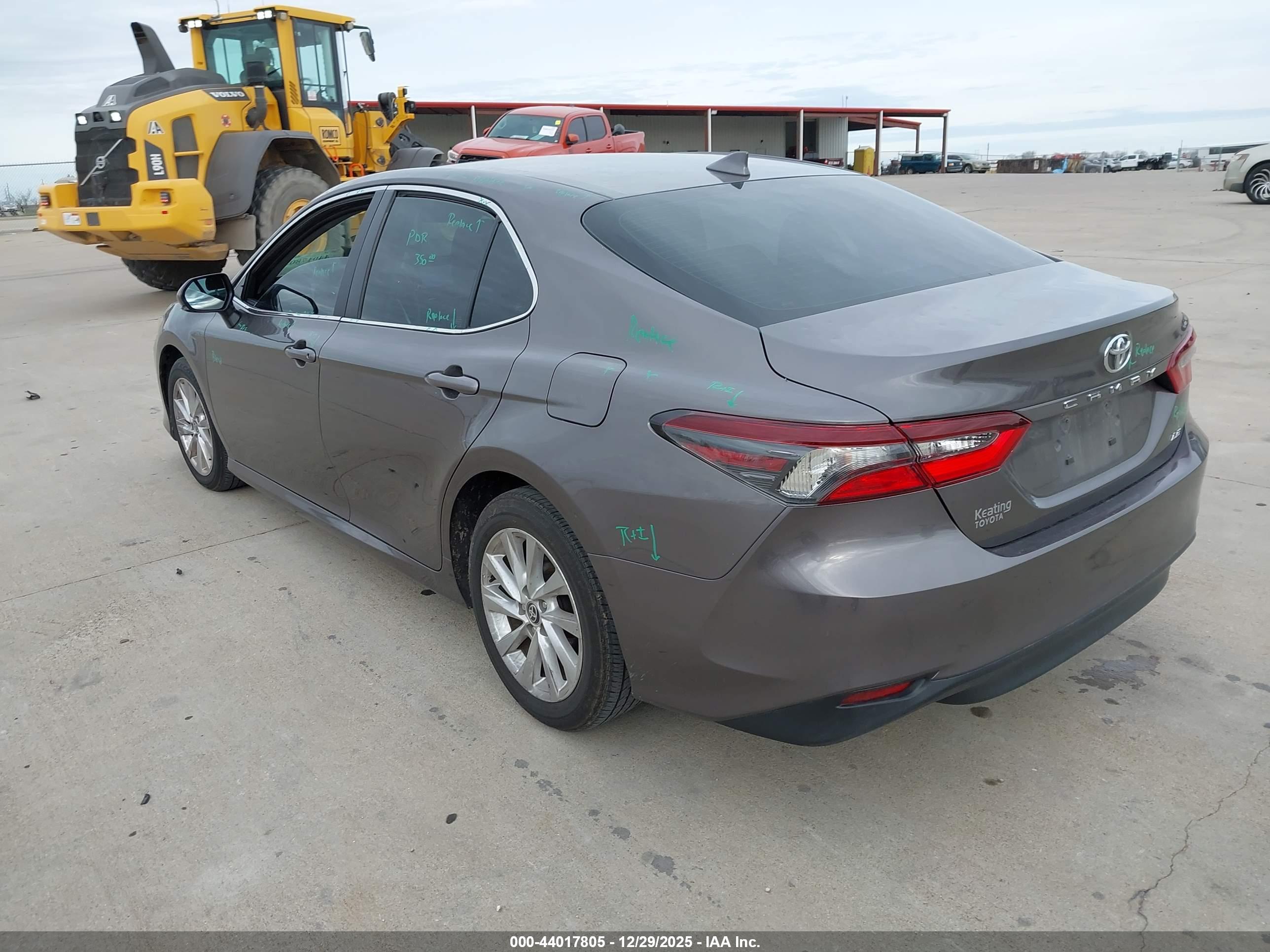 TOYOTA CAMRY image 3