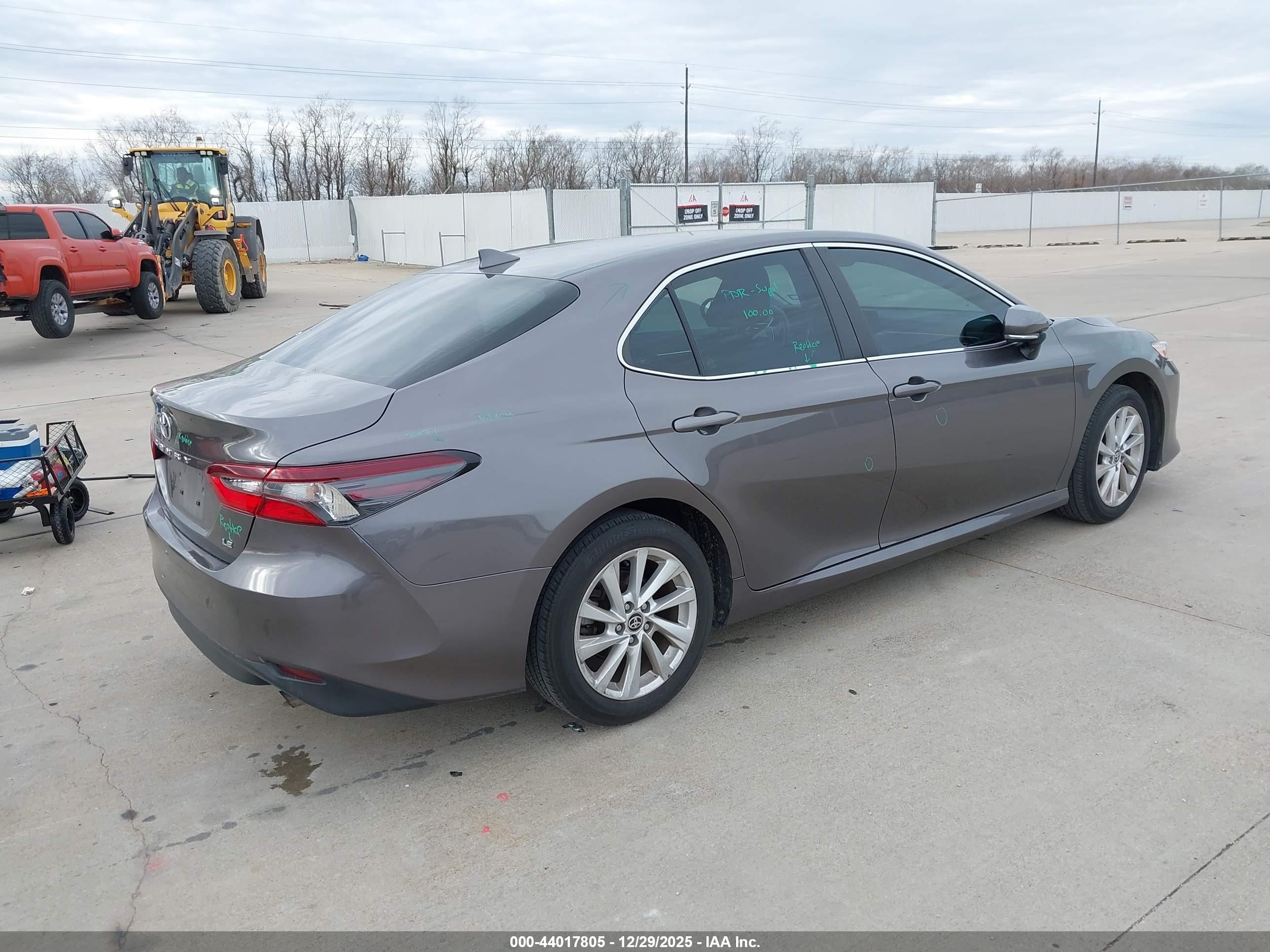 TOYOTA CAMRY image 4