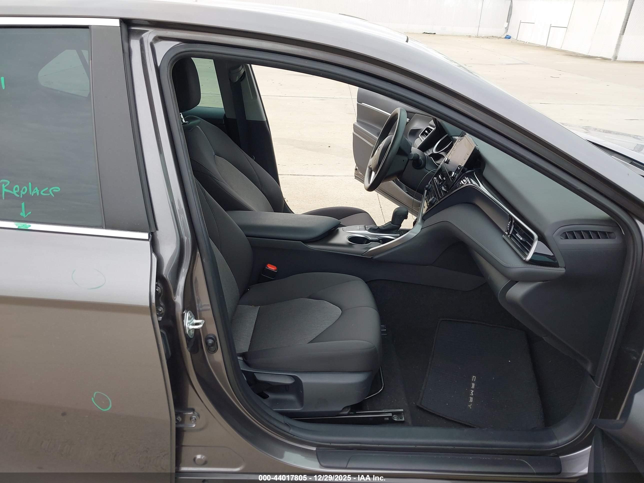 TOYOTA CAMRY image 5