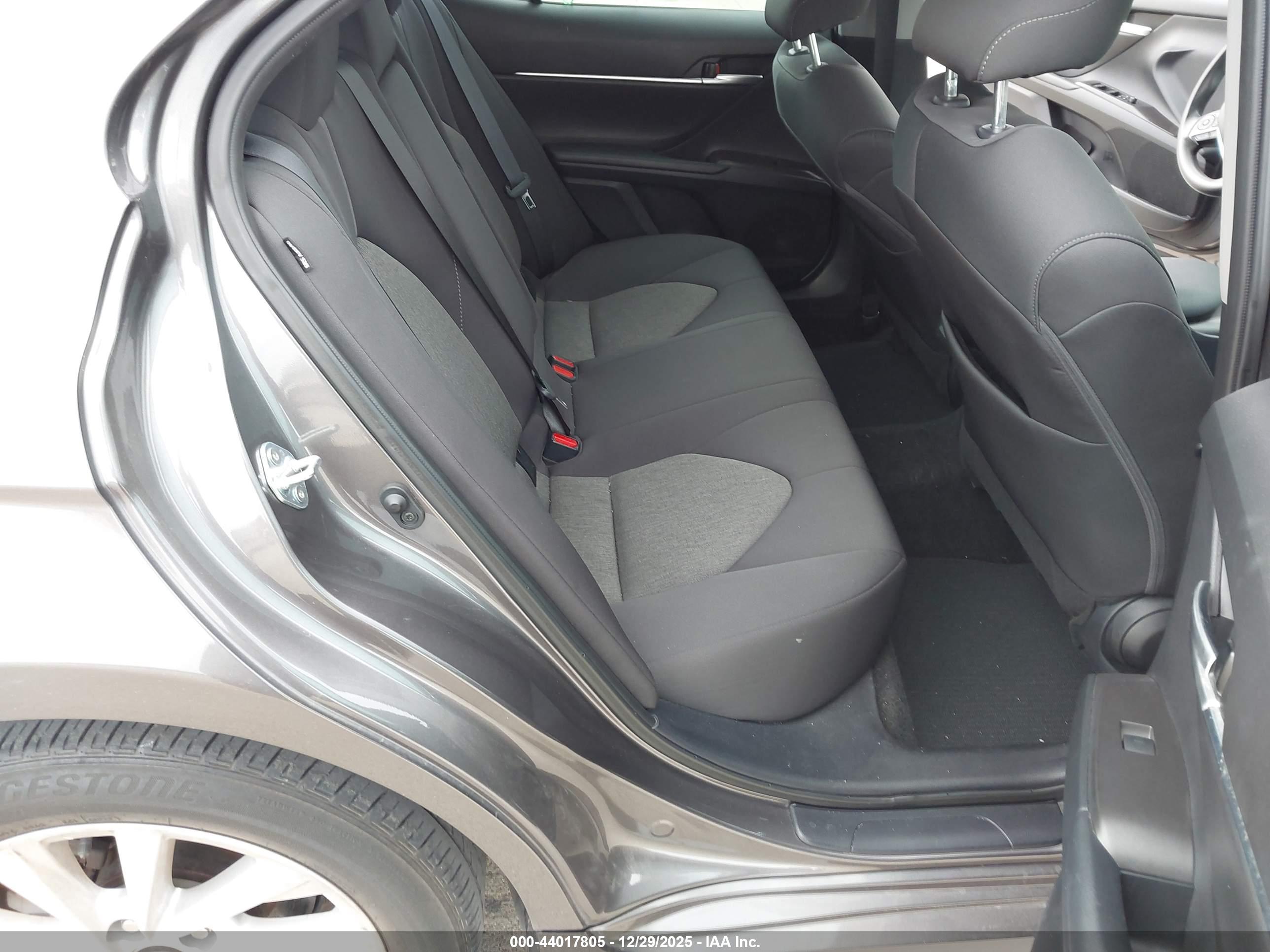 TOYOTA CAMRY image 8