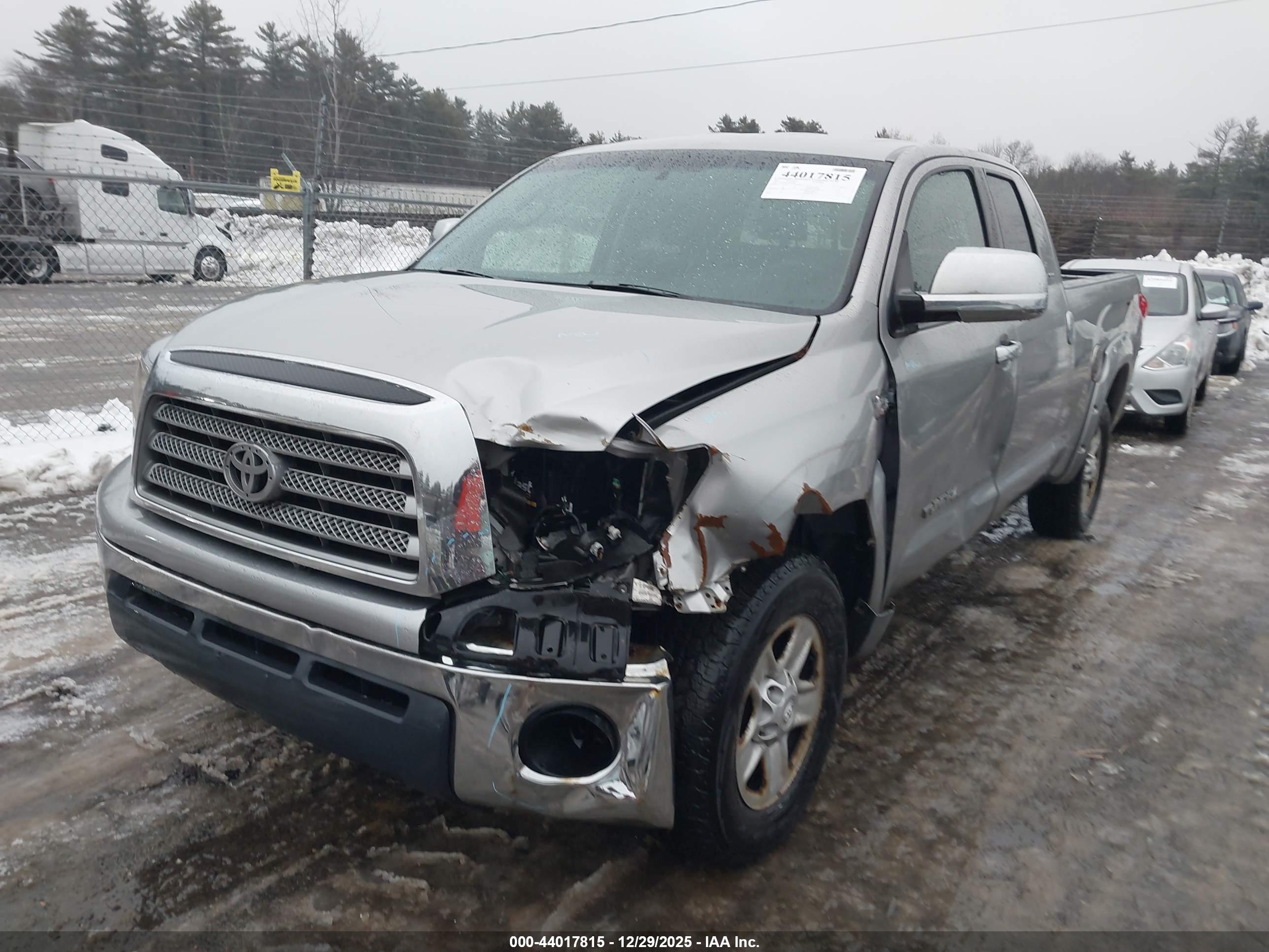 TOYOTA TUNDRA image 2