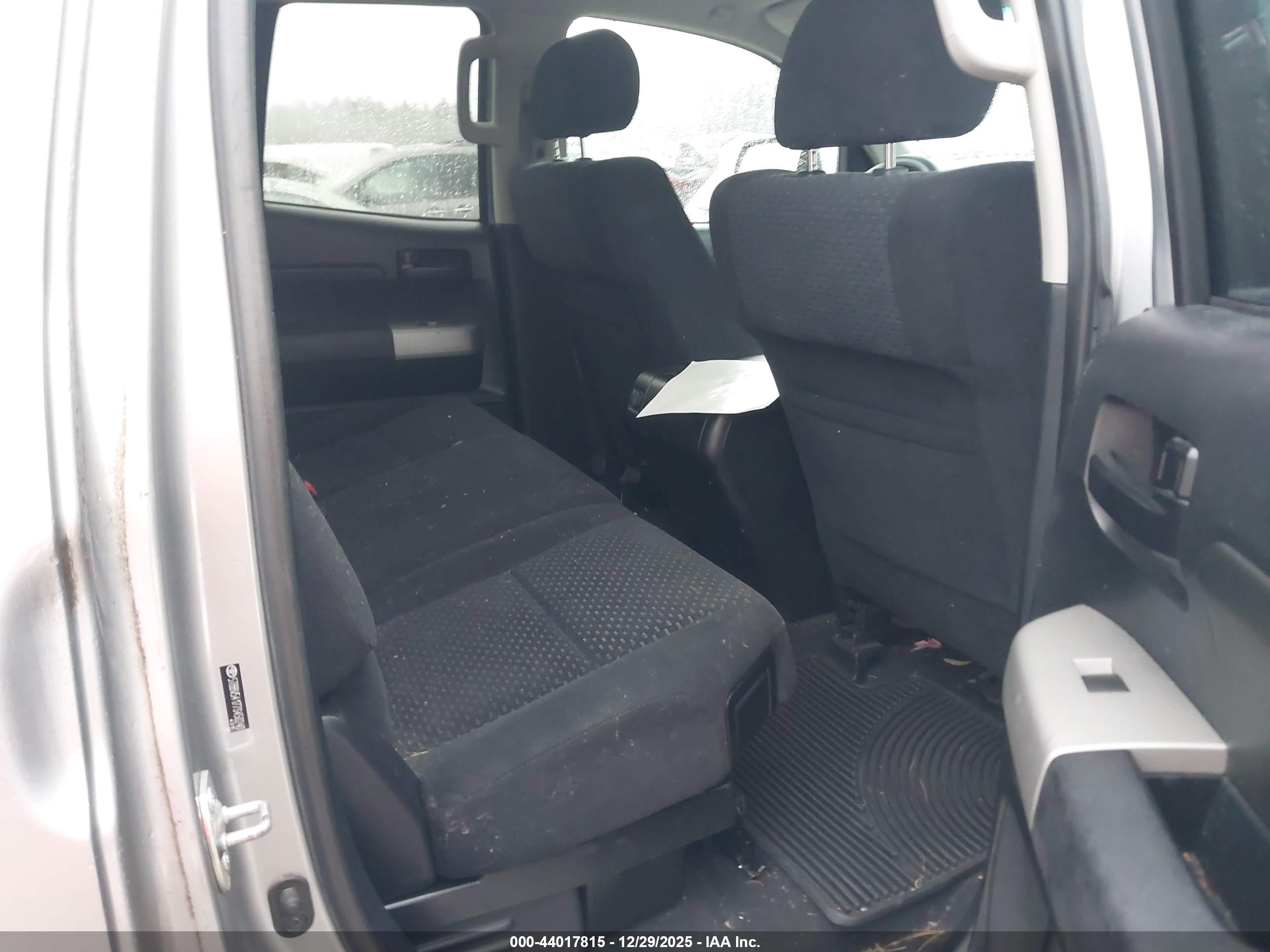TOYOTA TUNDRA image 8