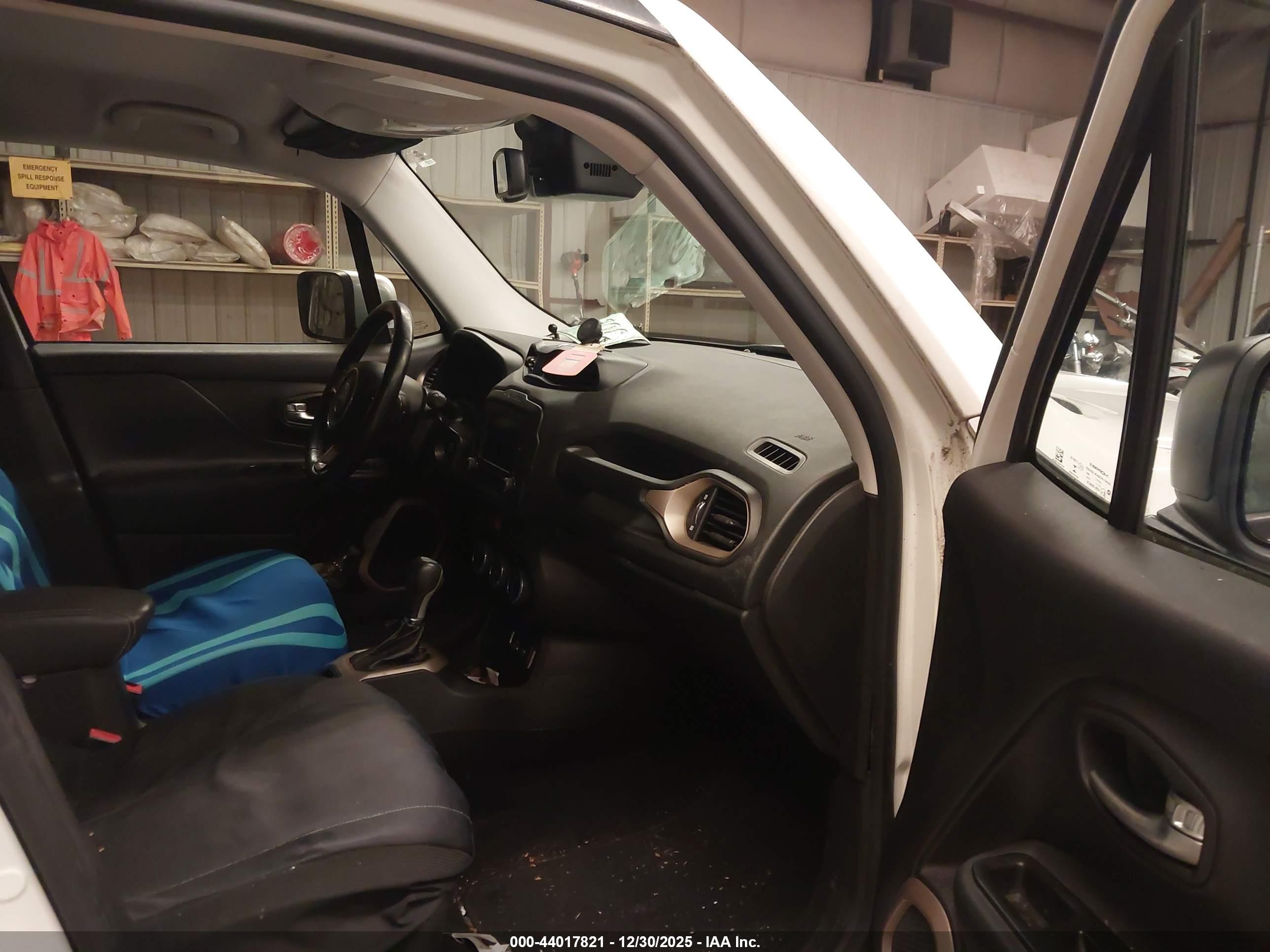 JEEP RENEGADE image 5