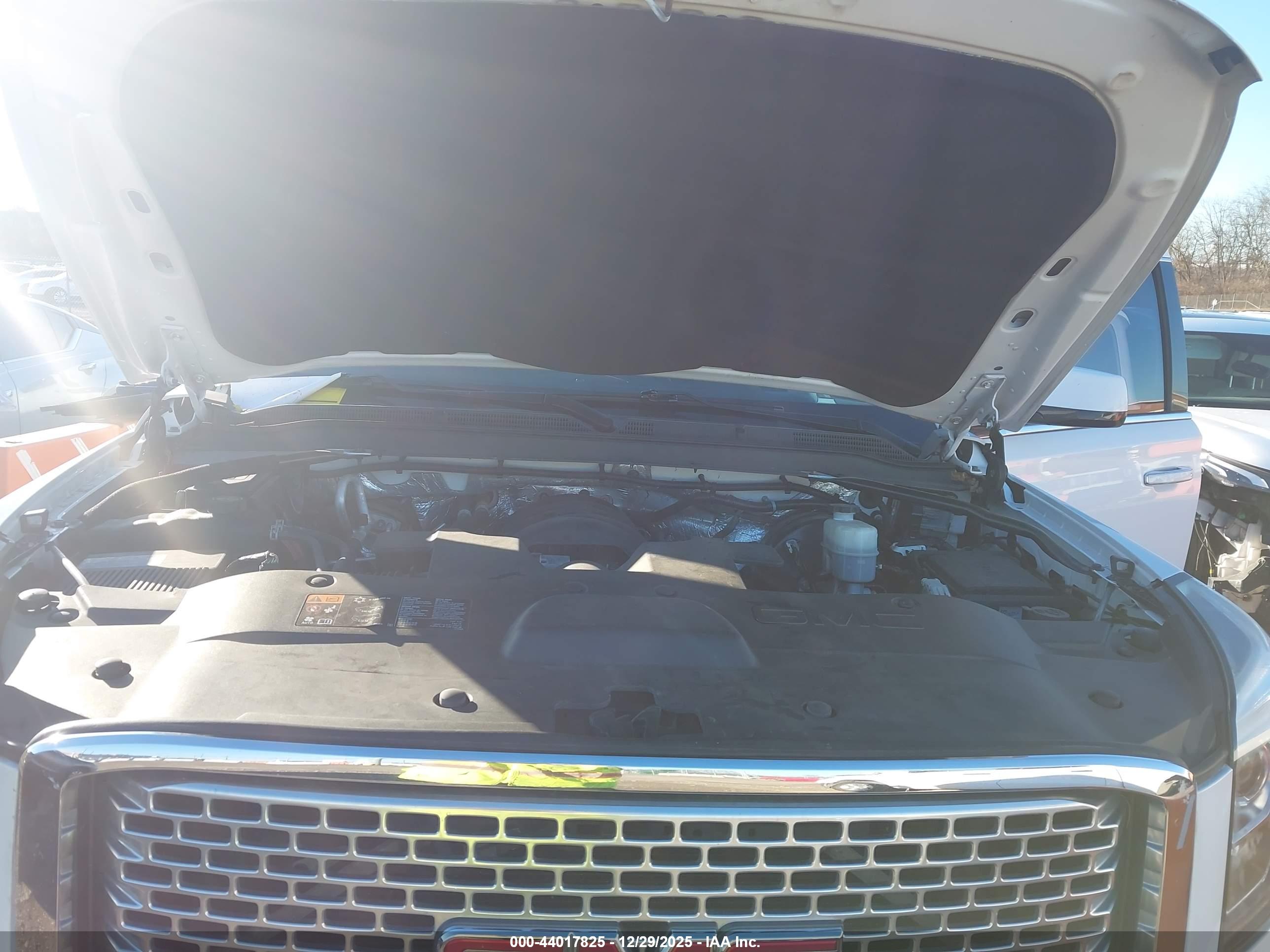 GMC YUKON image 10