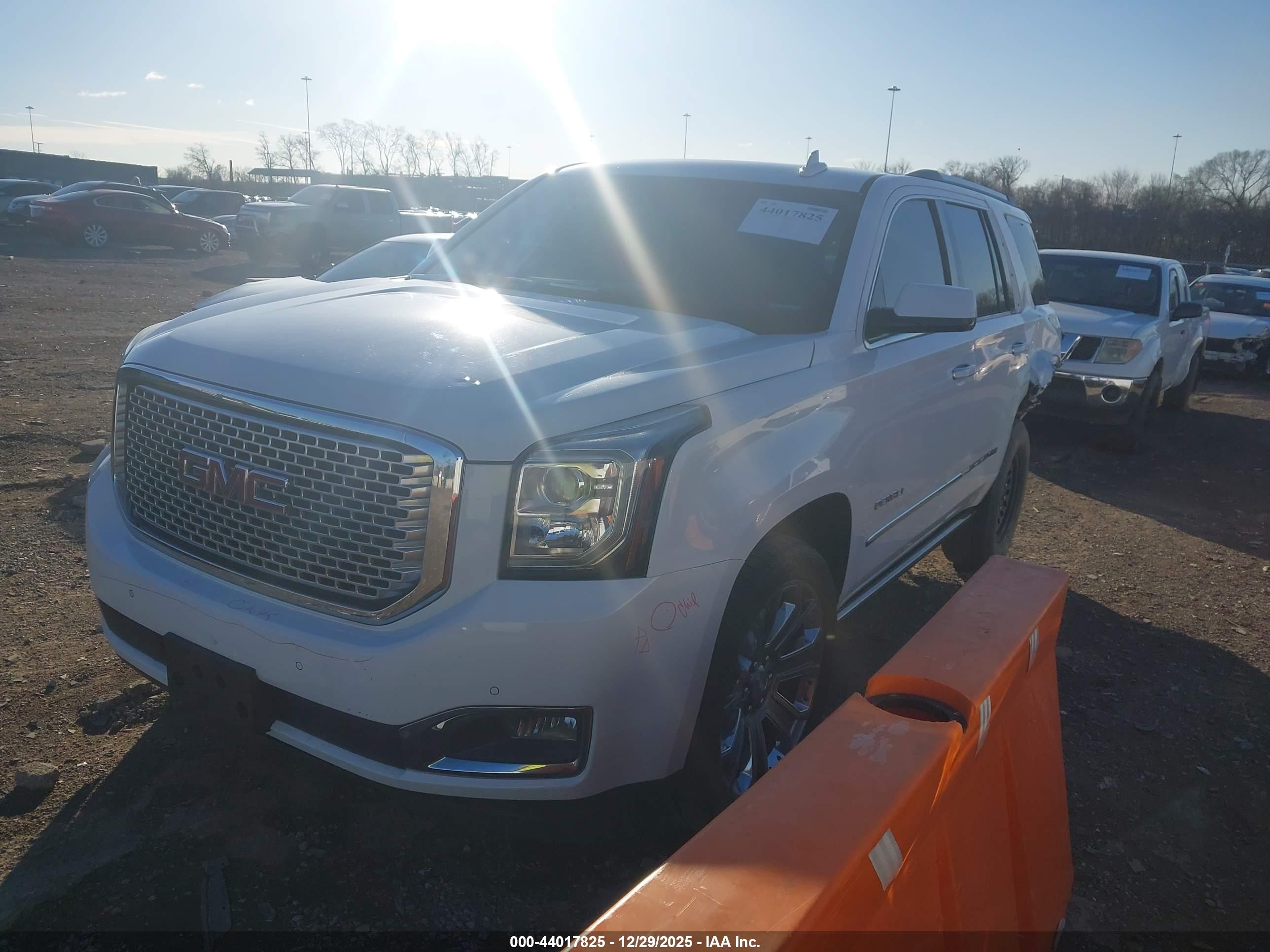 GMC YUKON image 2