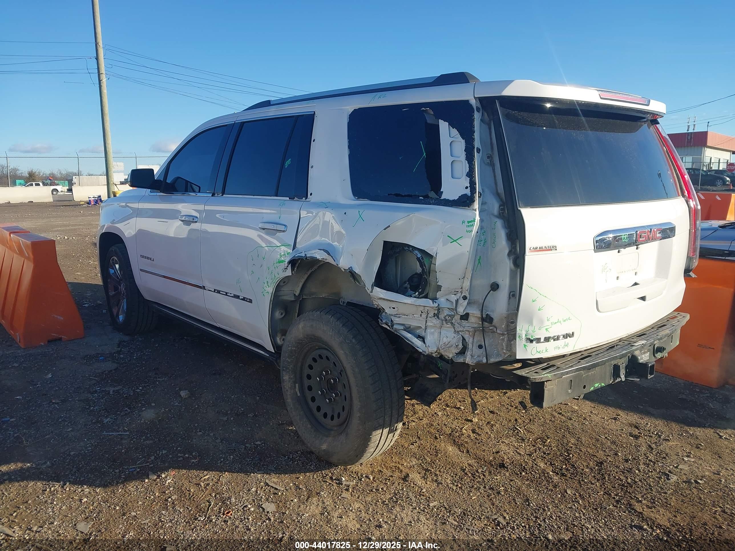 GMC YUKON image 3