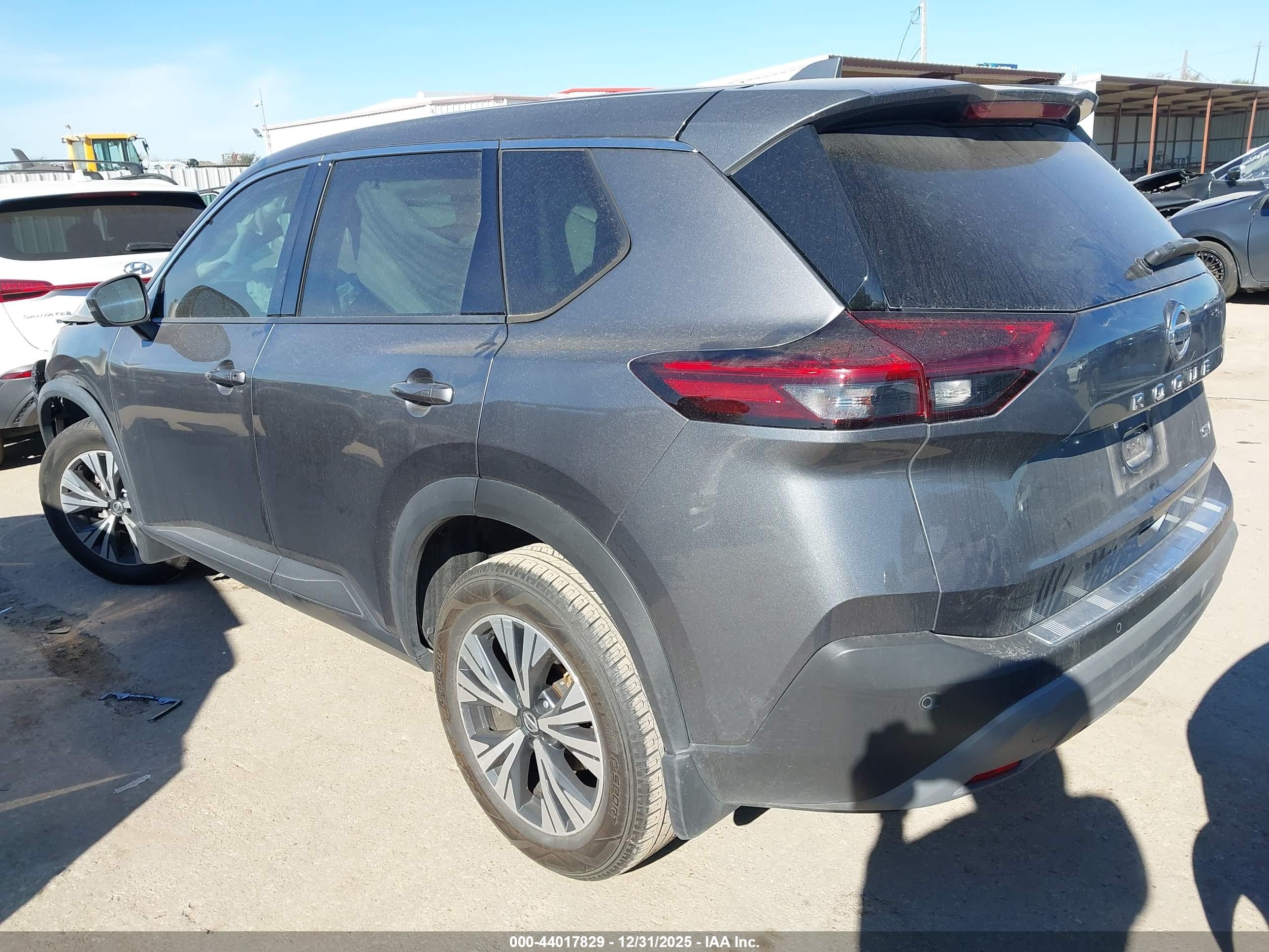 NISSAN ROGUE image 3