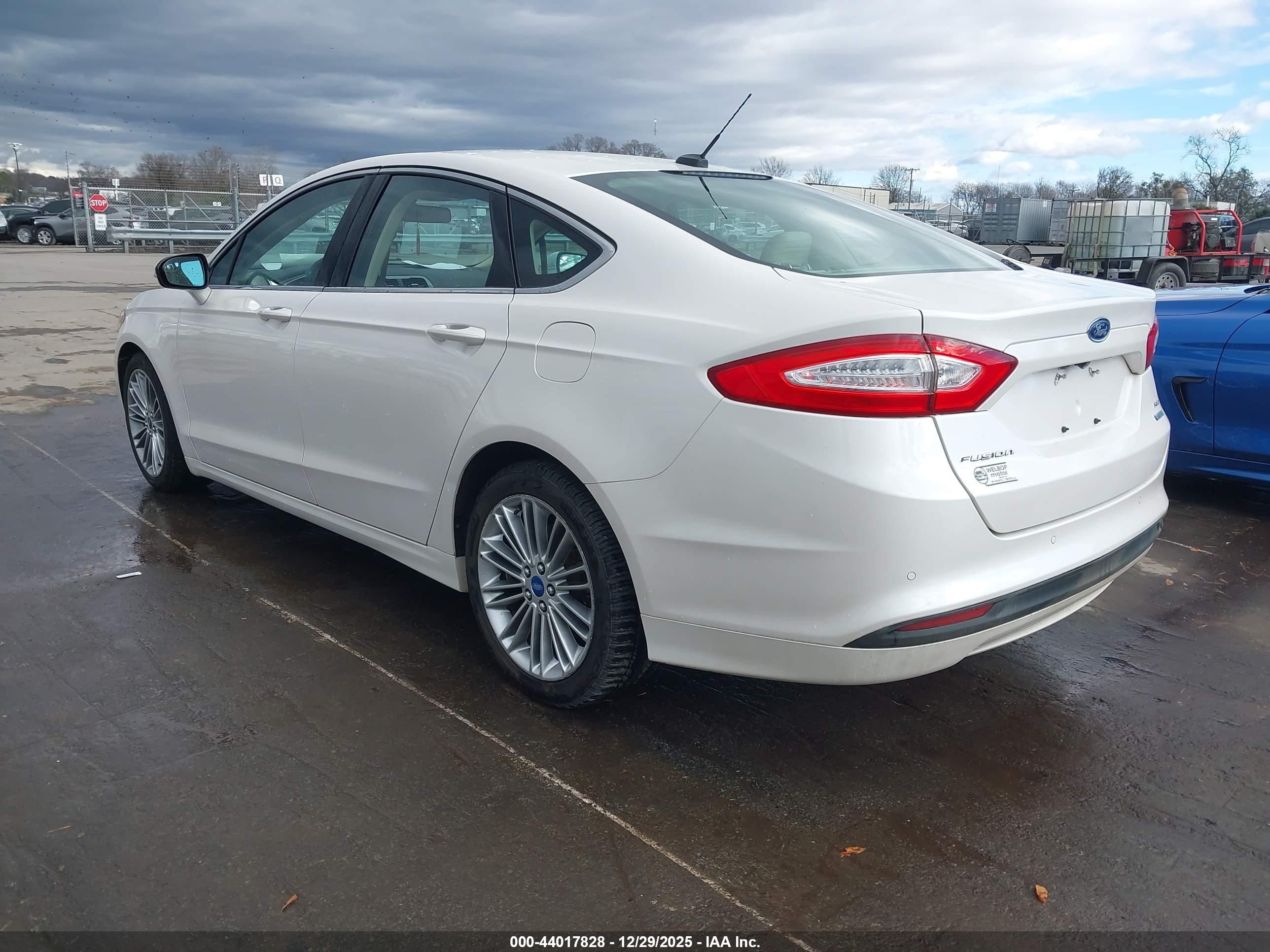 FORD FUSION image 3