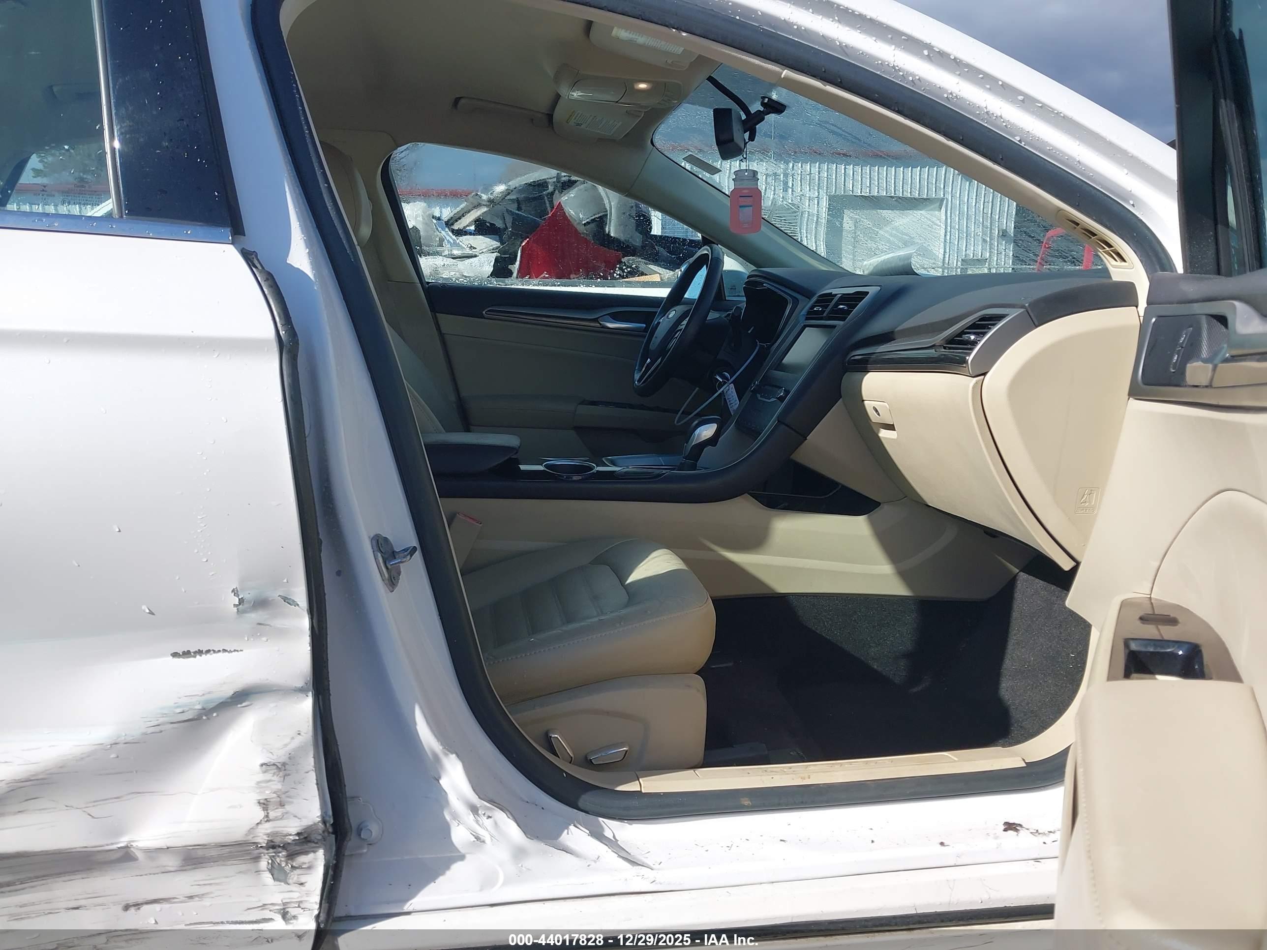 FORD FUSION image 5