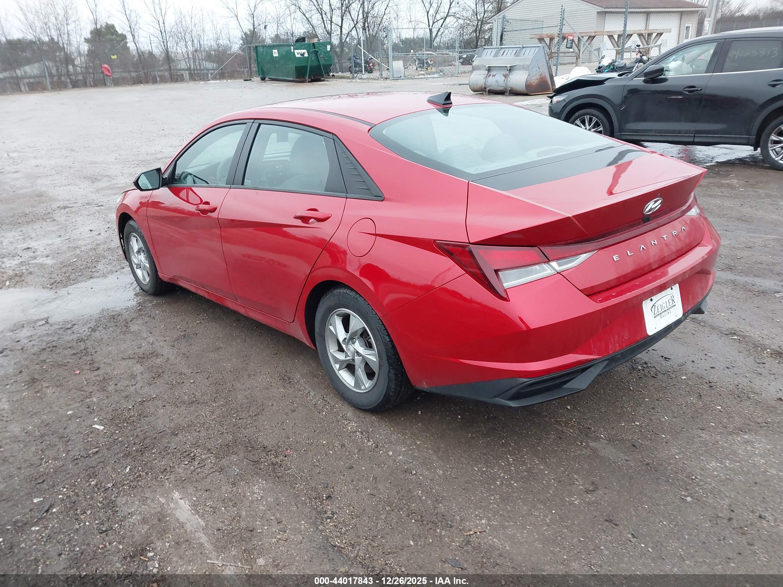 HYUNDAI ELANTRA image 3