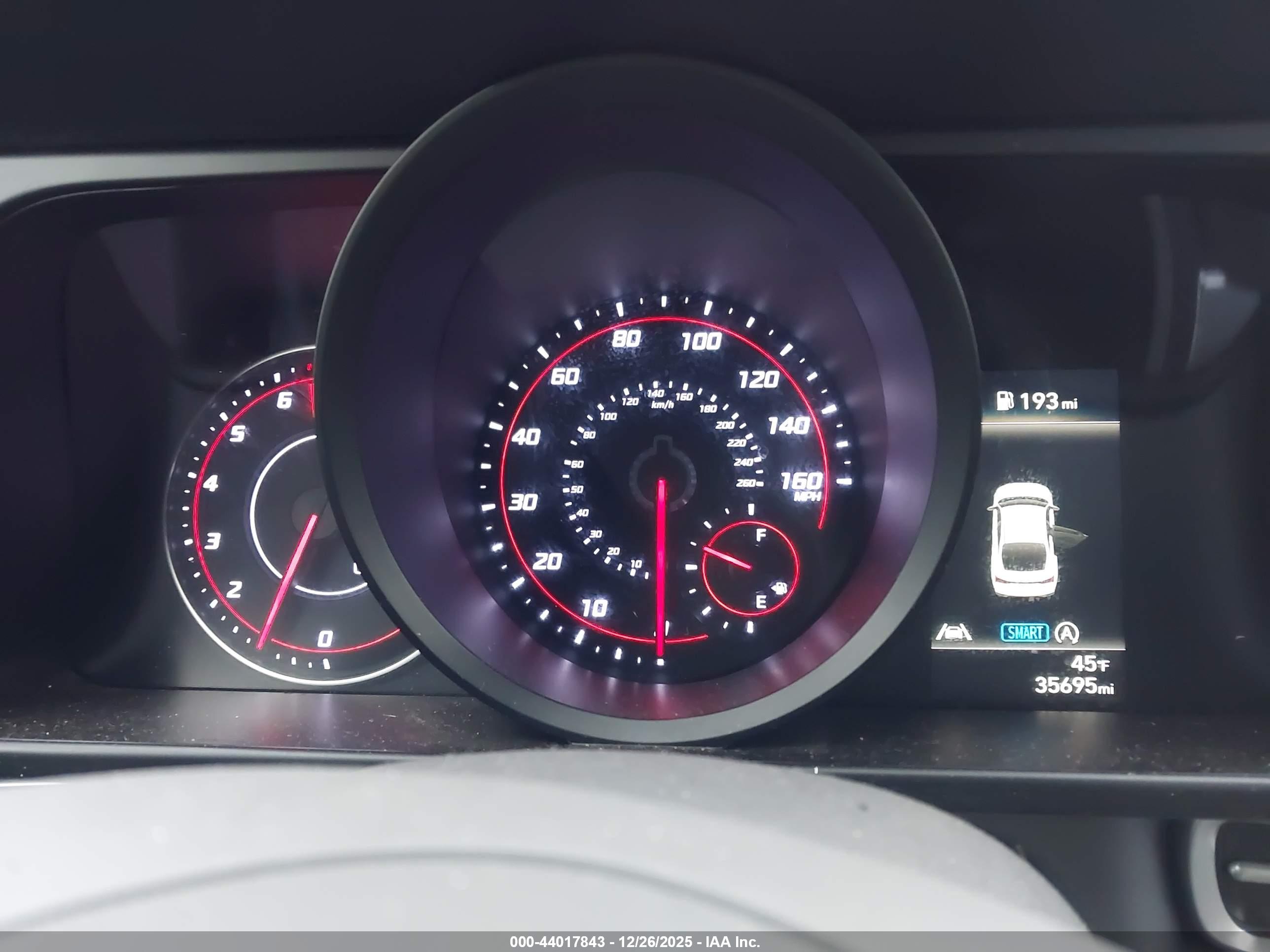 HYUNDAI ELANTRA image 7