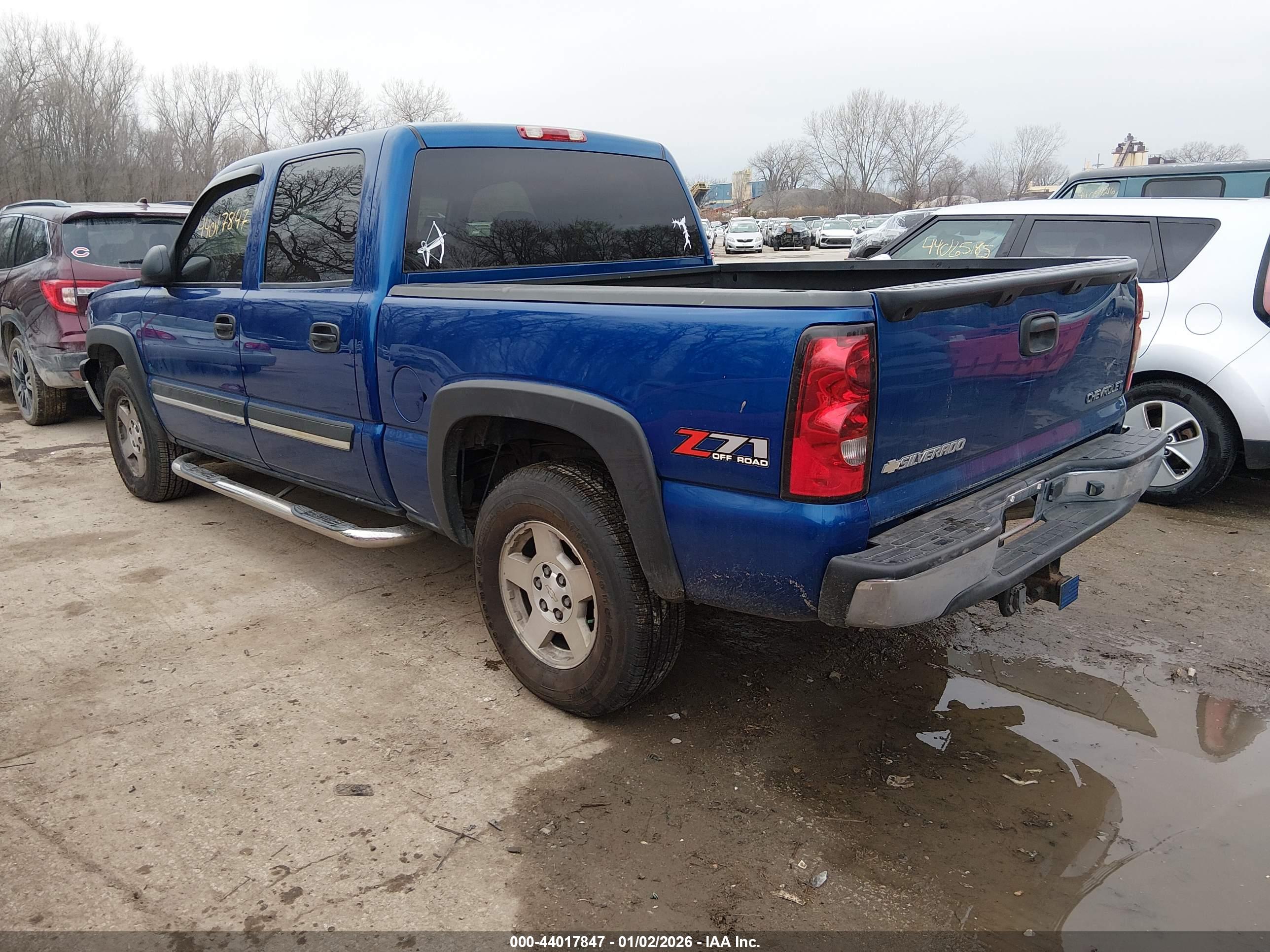 CHEVROLET SILVERADO image 3