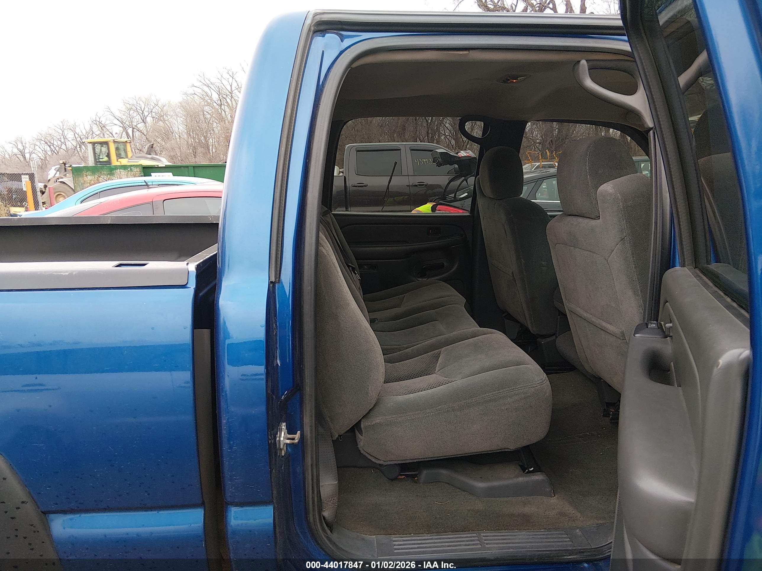 CHEVROLET SILVERADO image 8