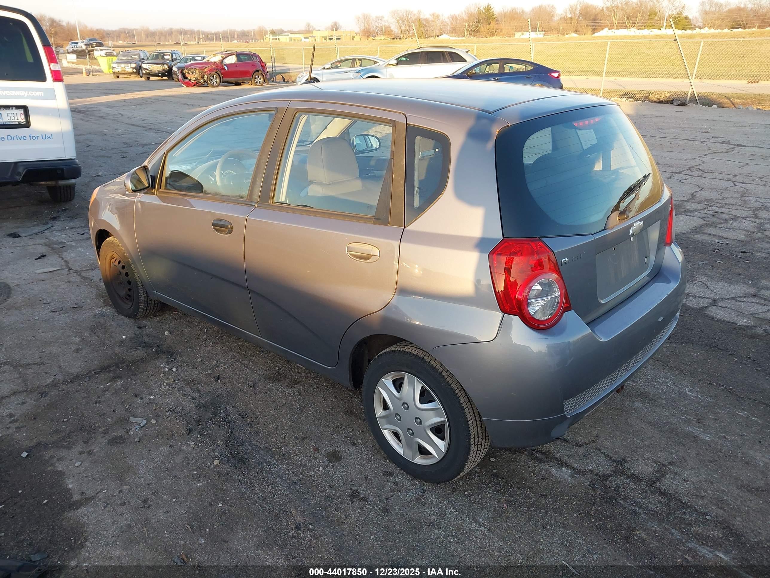 CHEVROLET AVEO image 3