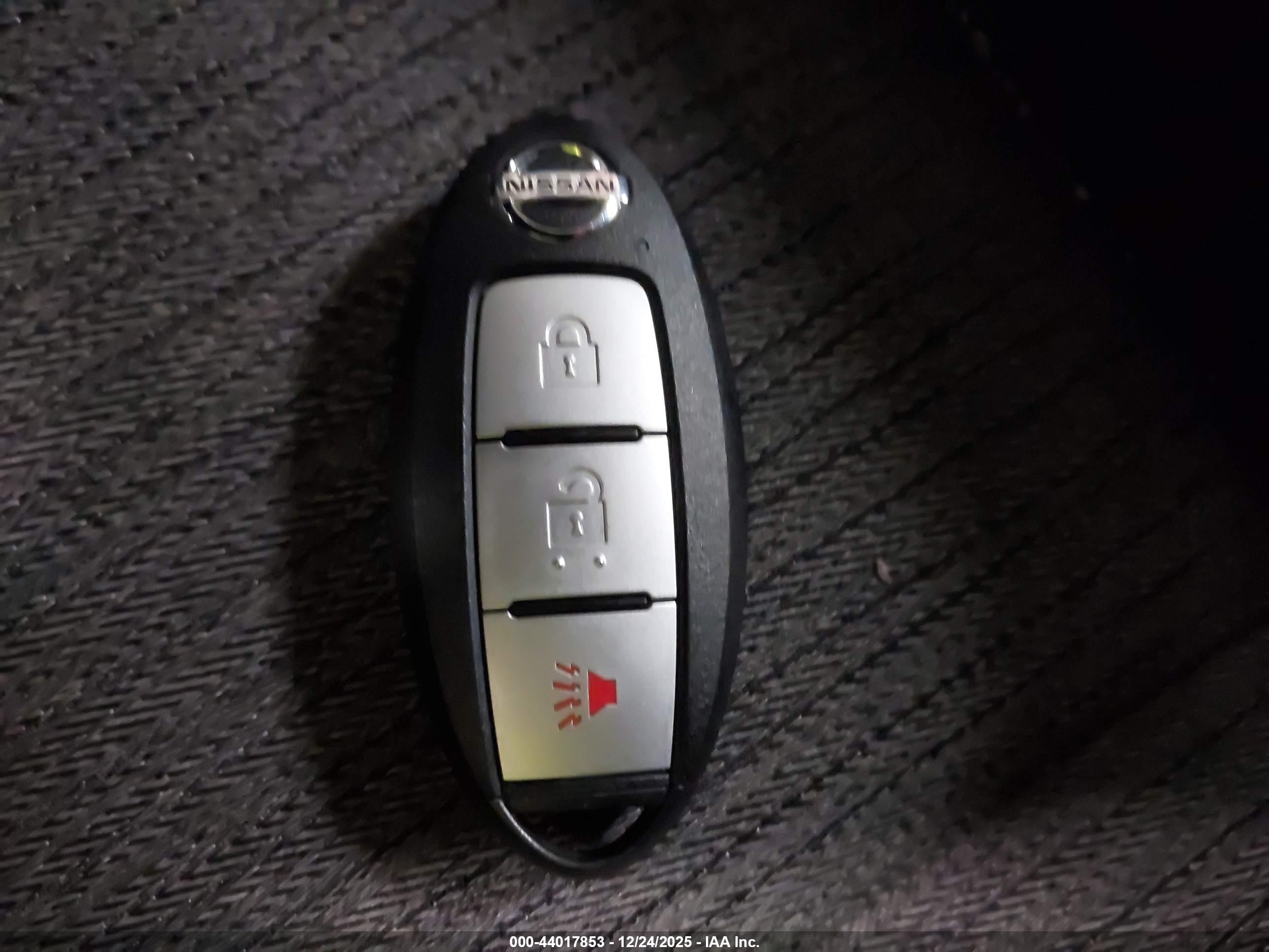 NISSAN ROGUE image 11