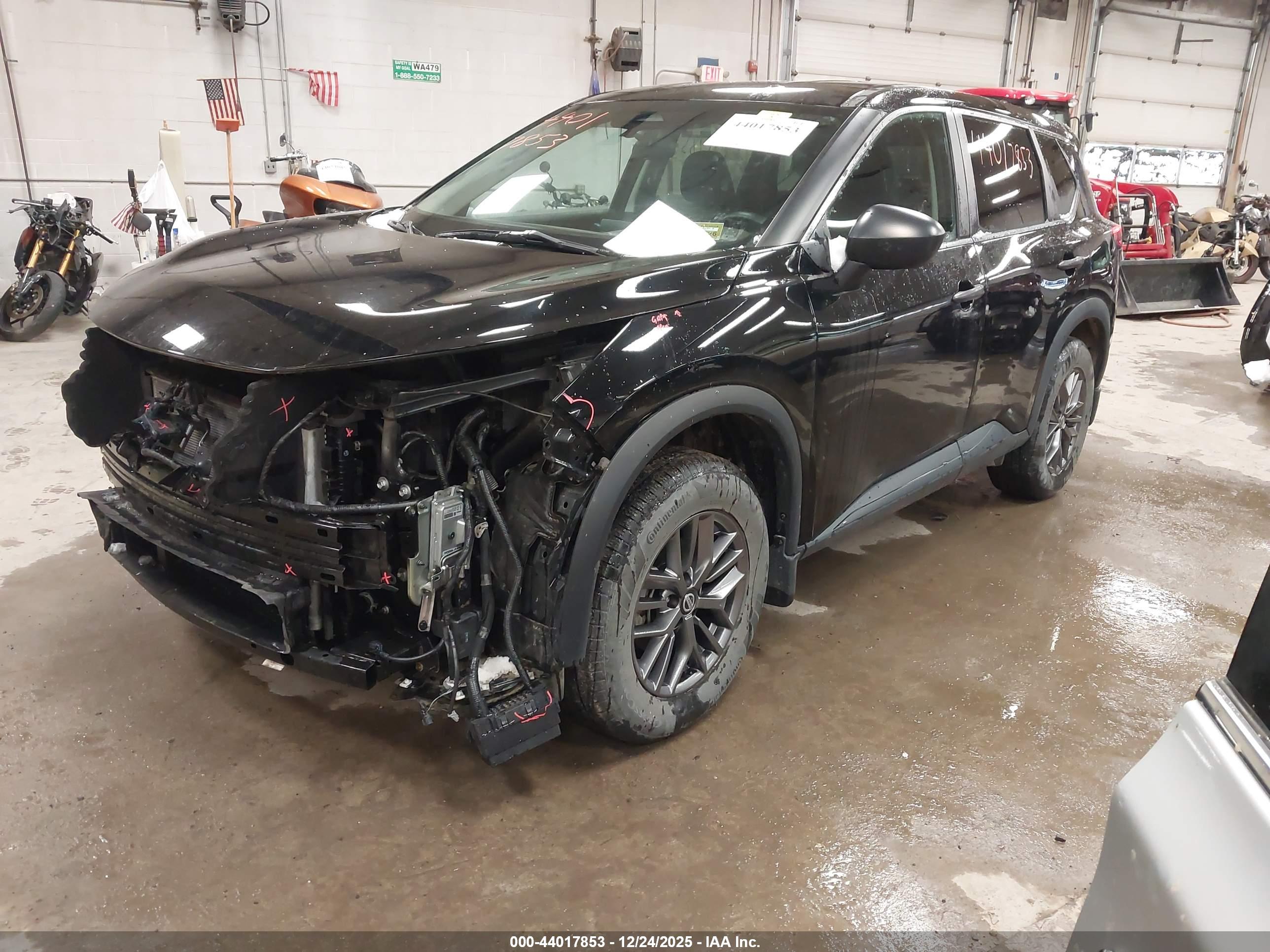 NISSAN ROGUE image 2