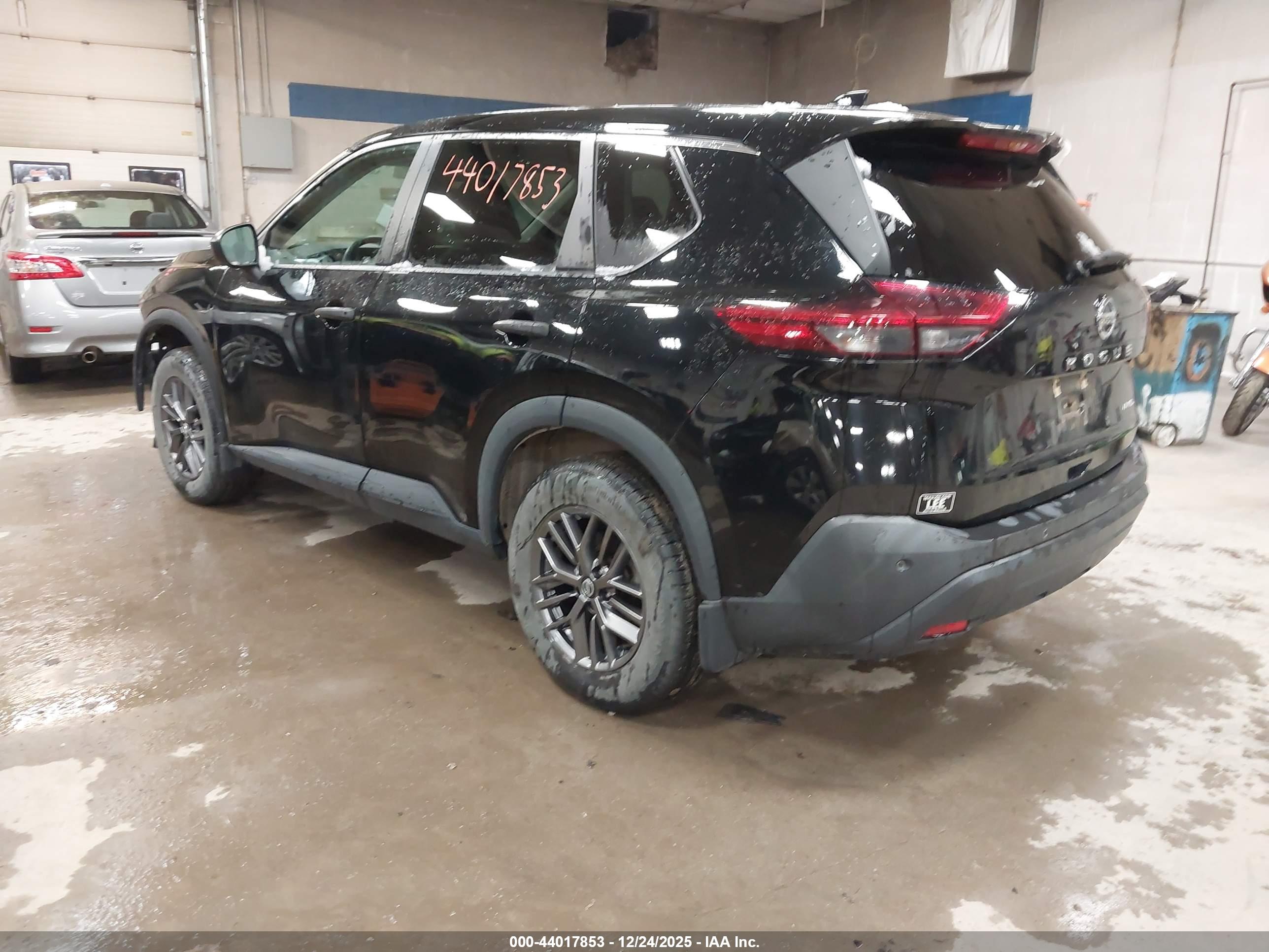 NISSAN ROGUE image 3