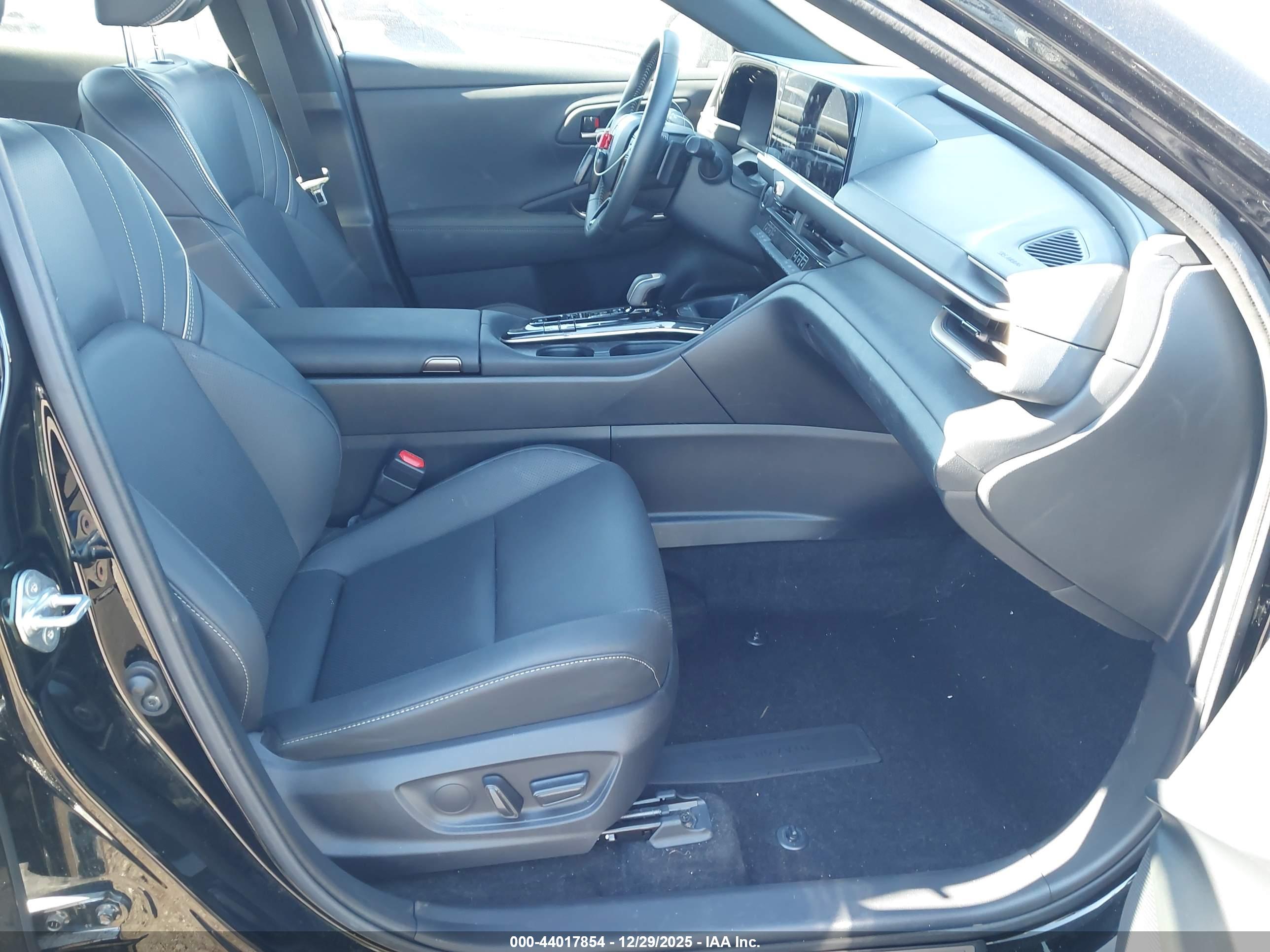 TOYOTA CROWN image 5