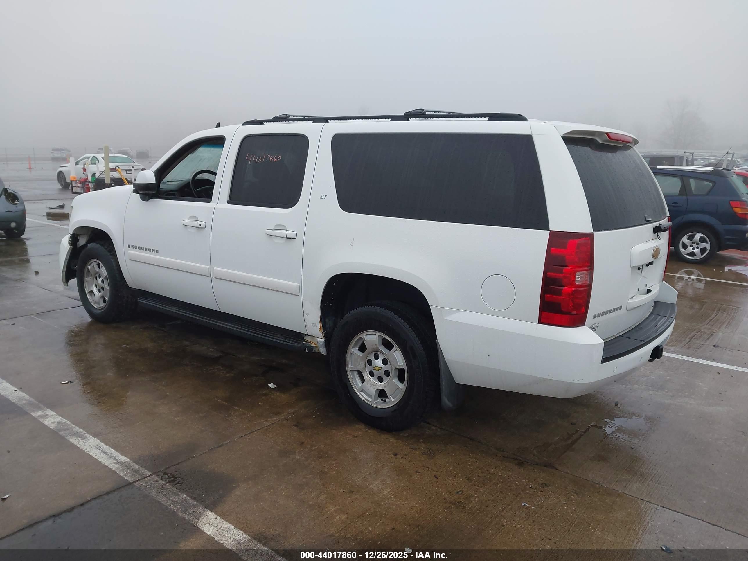 CHEVROLET SUBURBAN image 3