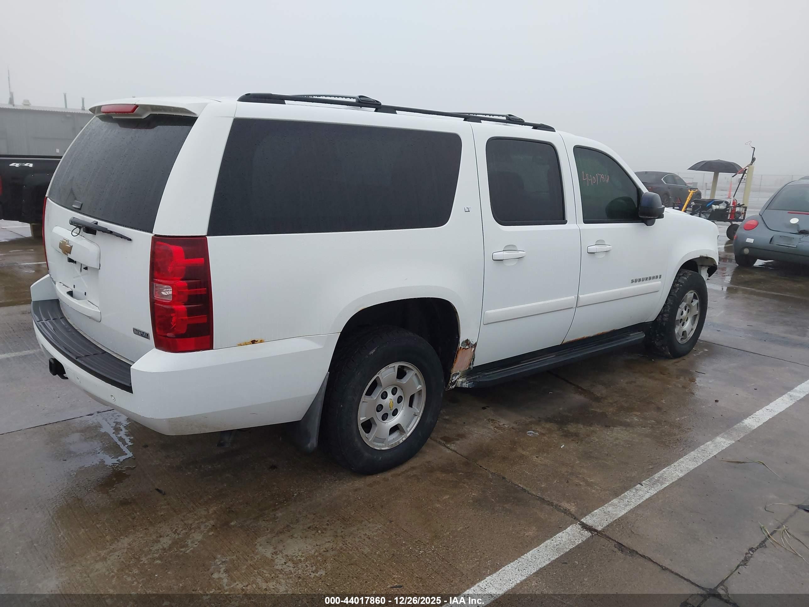 CHEVROLET SUBURBAN image 4