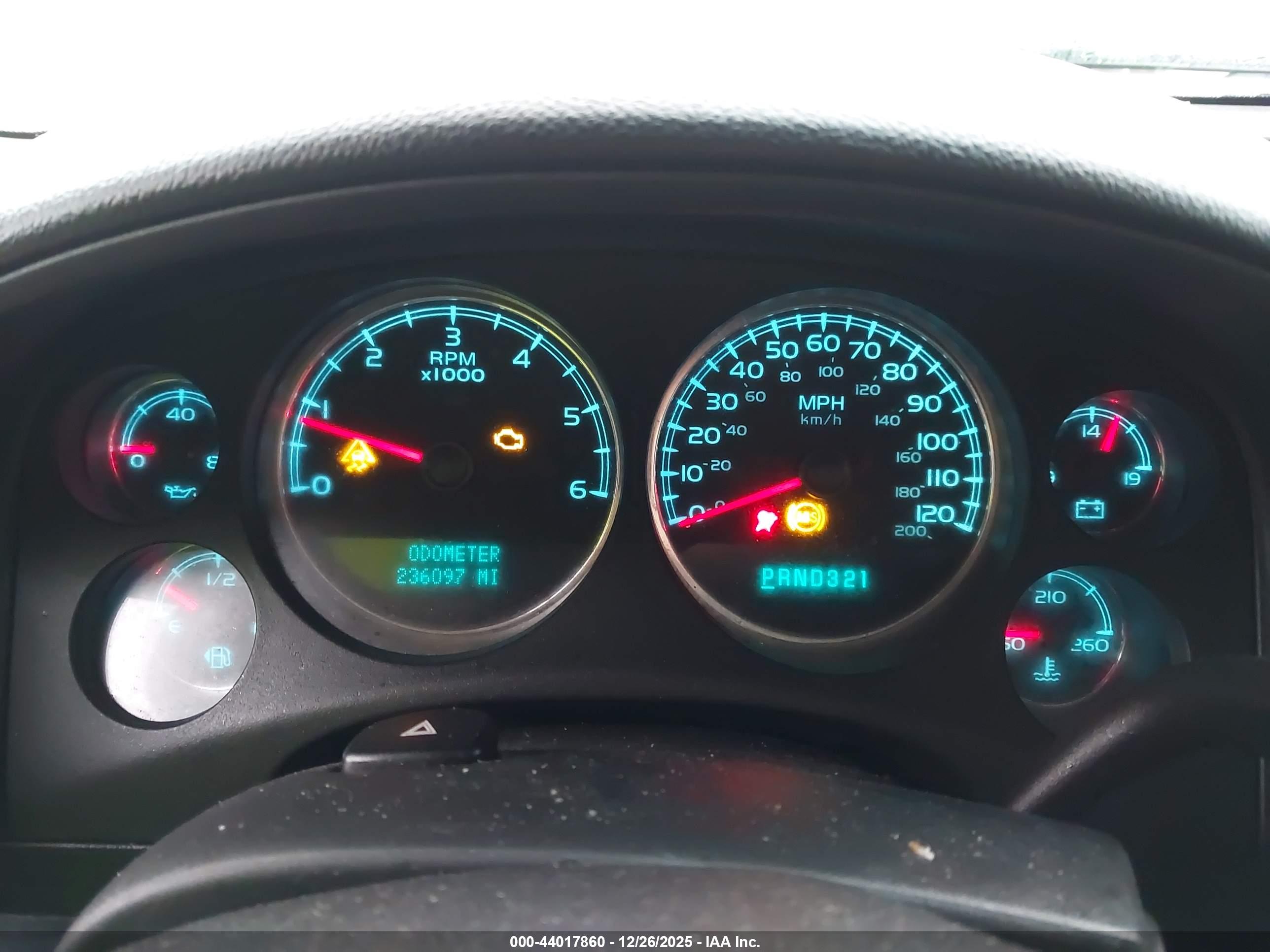 CHEVROLET SUBURBAN image 7