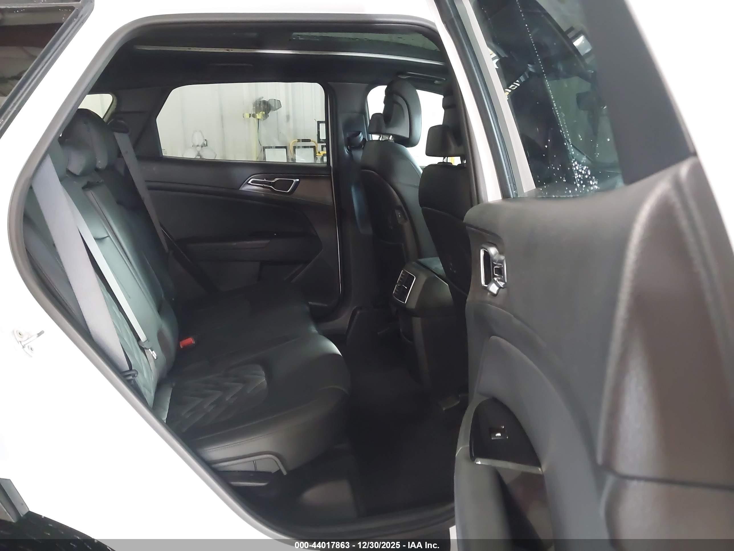 KIA SPORTAGE image 8