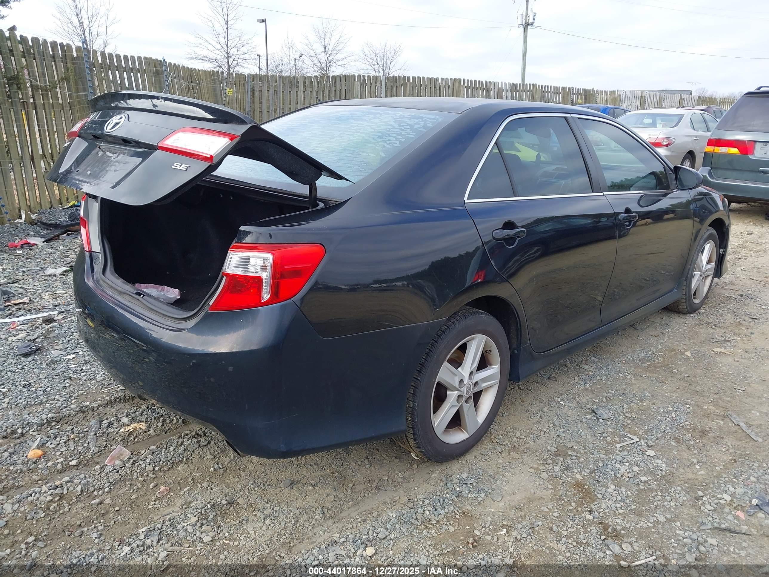 TOYOTA CAMRY image 4