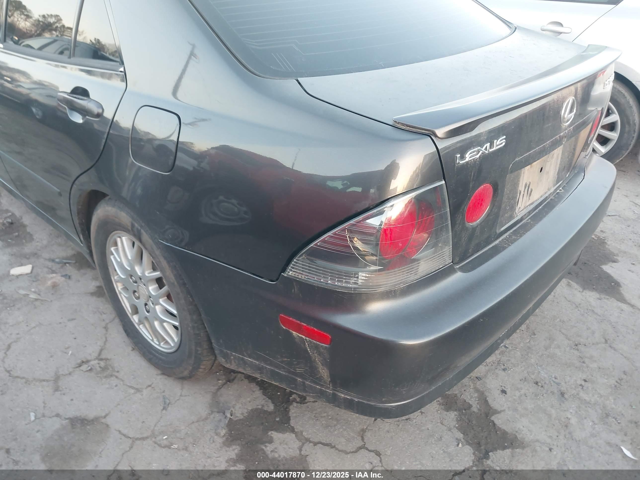 LEXUS IS image 6