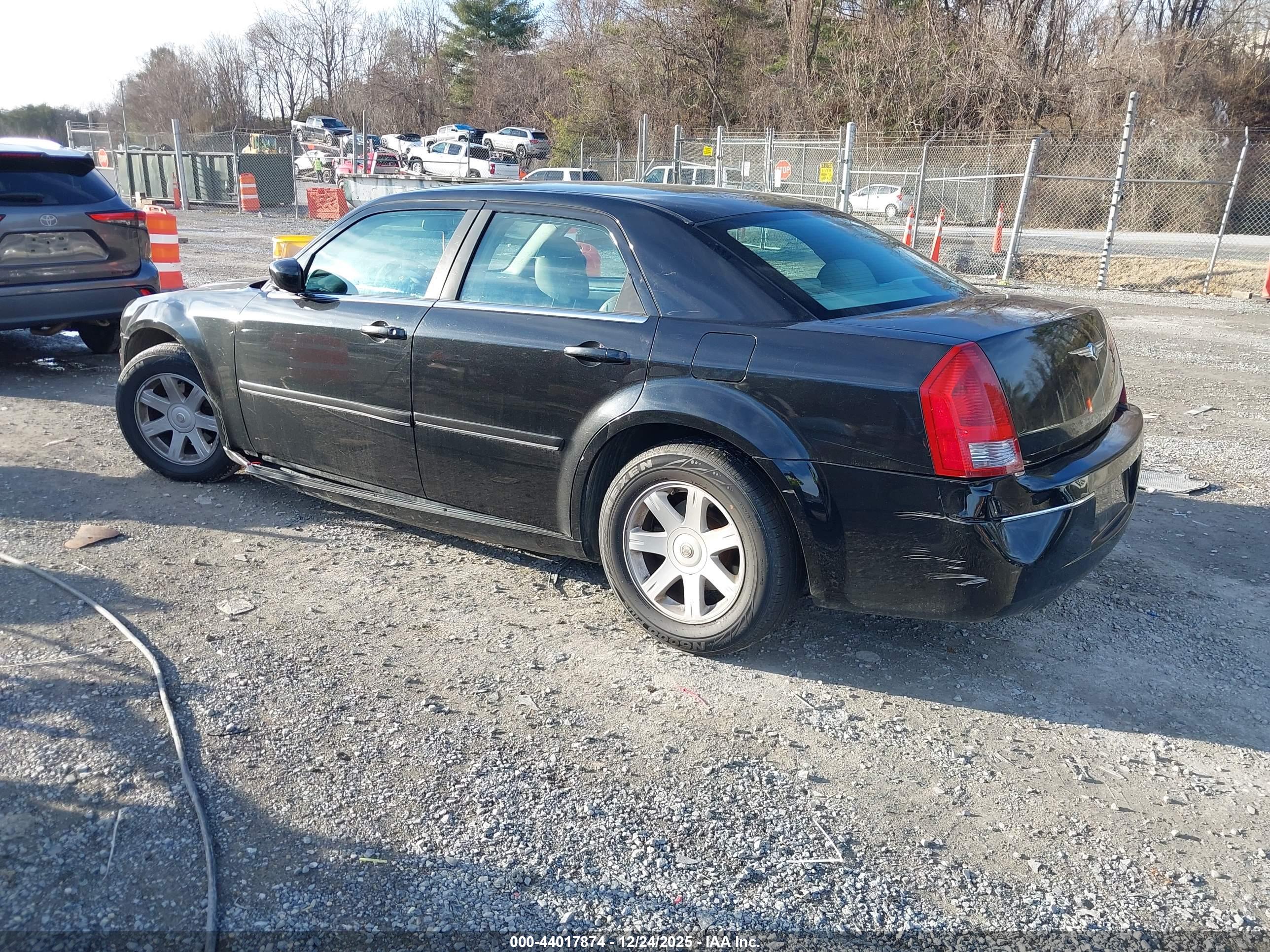 CHRYSLER 300 image 3