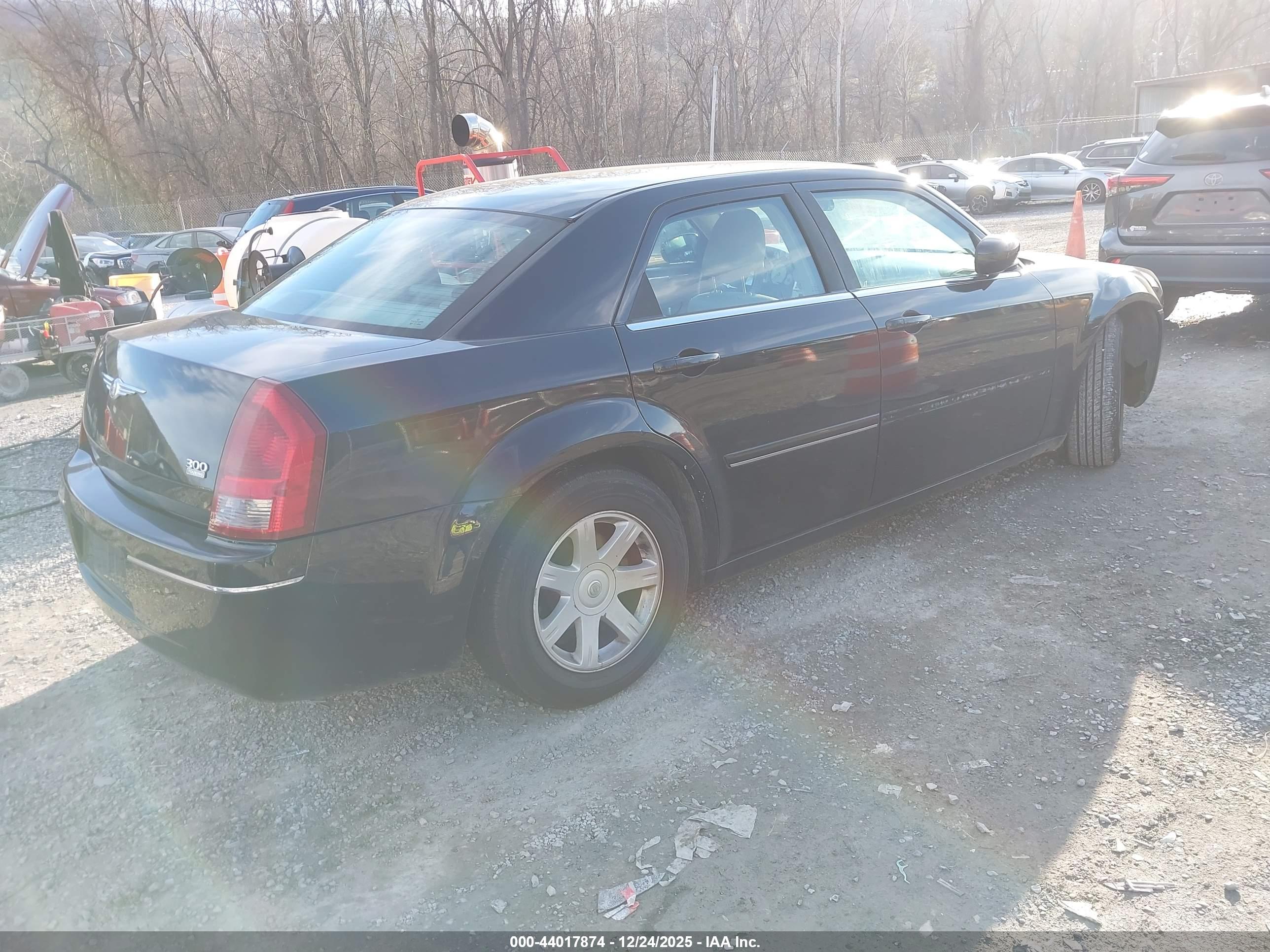 CHRYSLER 300 image 4