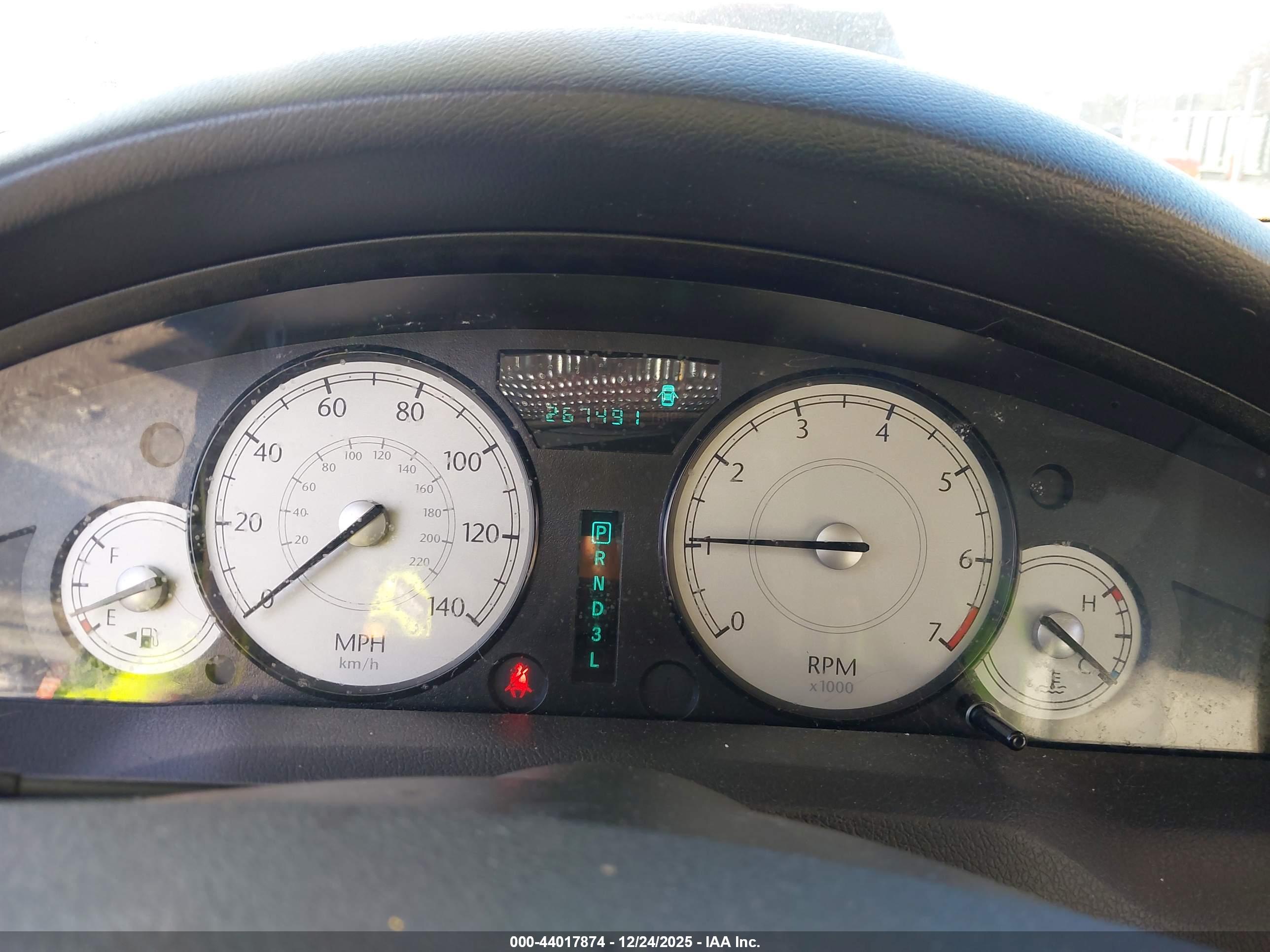 CHRYSLER 300 image 7