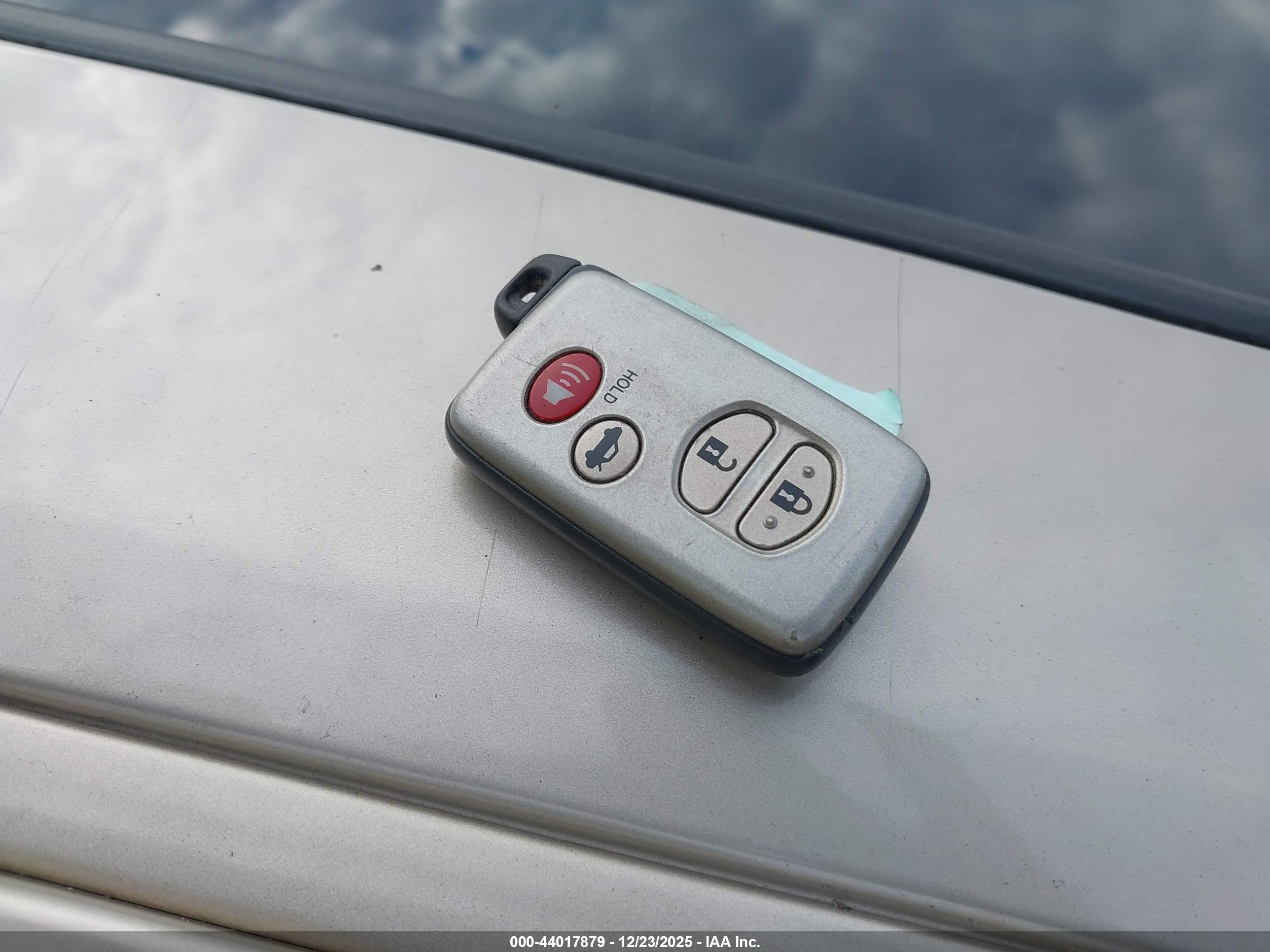 TOYOTA AVALON image 11