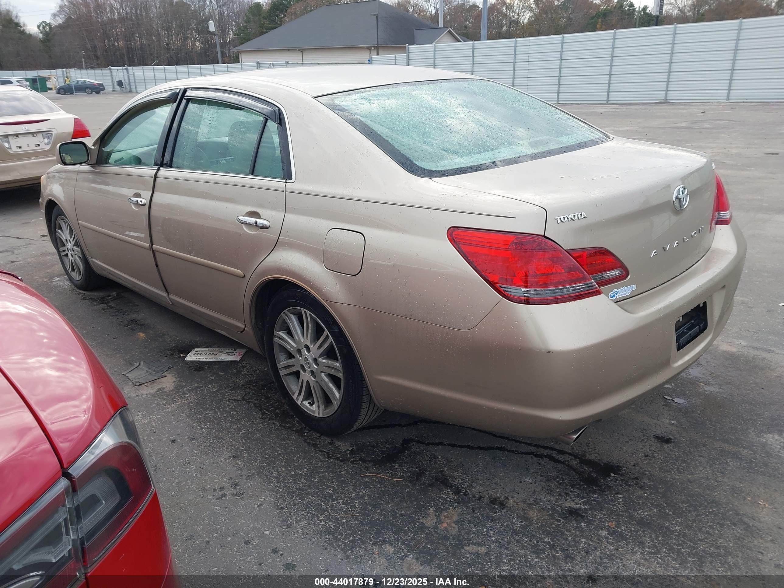 TOYOTA AVALON image 3