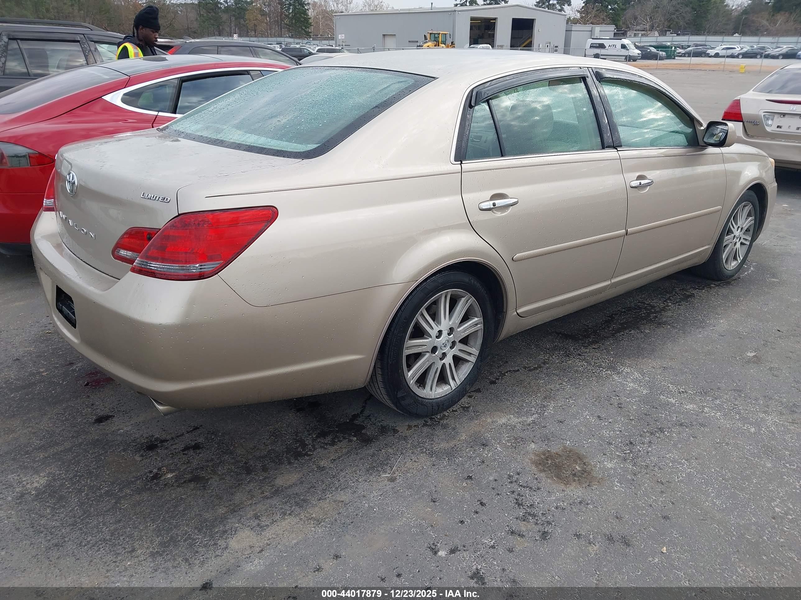 TOYOTA AVALON image 4