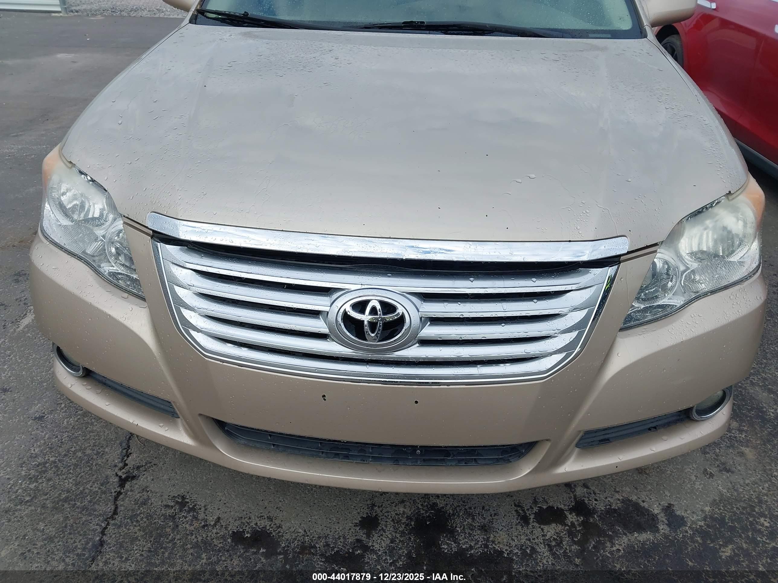 TOYOTA AVALON image 6