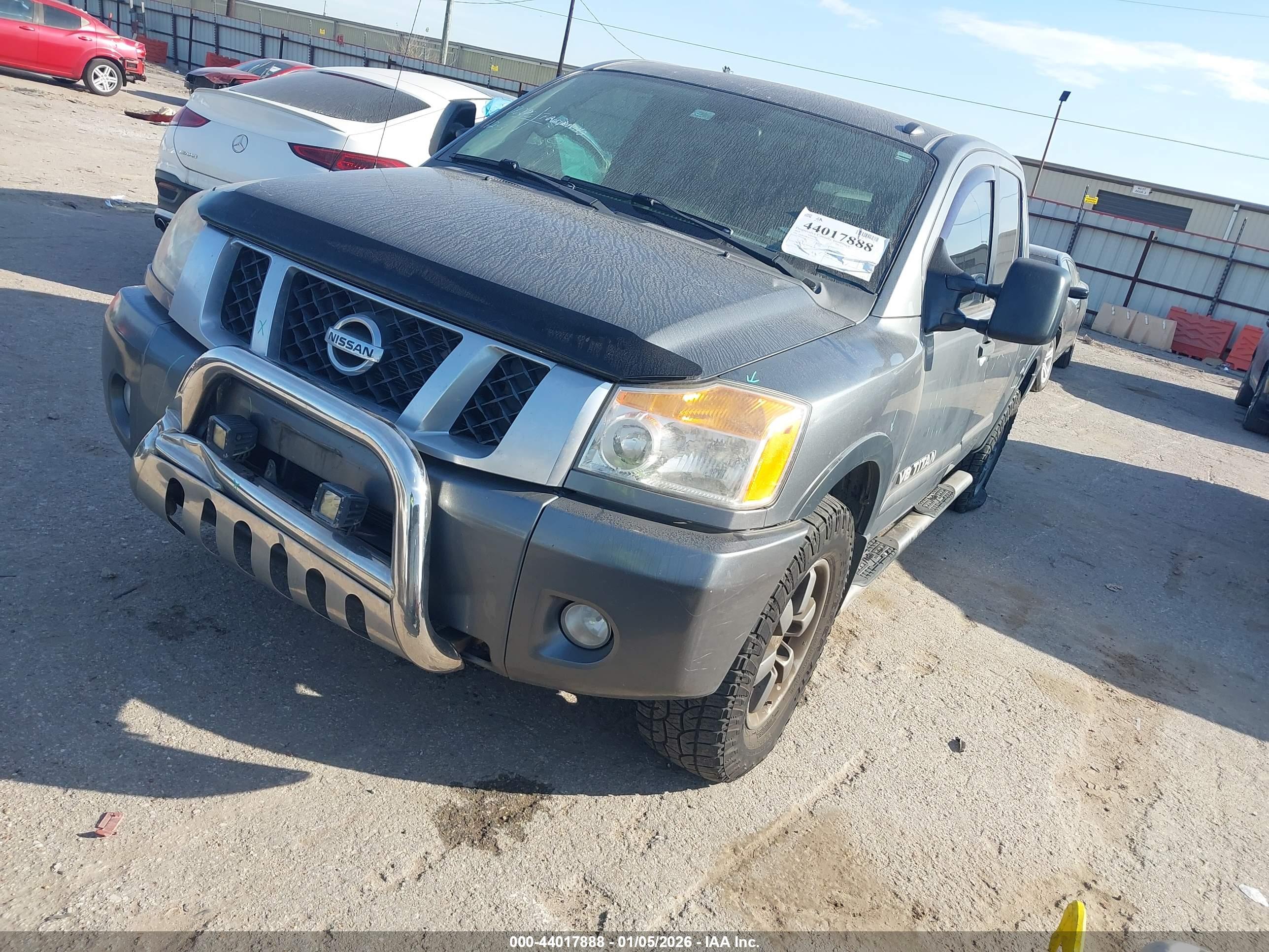 NISSAN TITAN image 2
