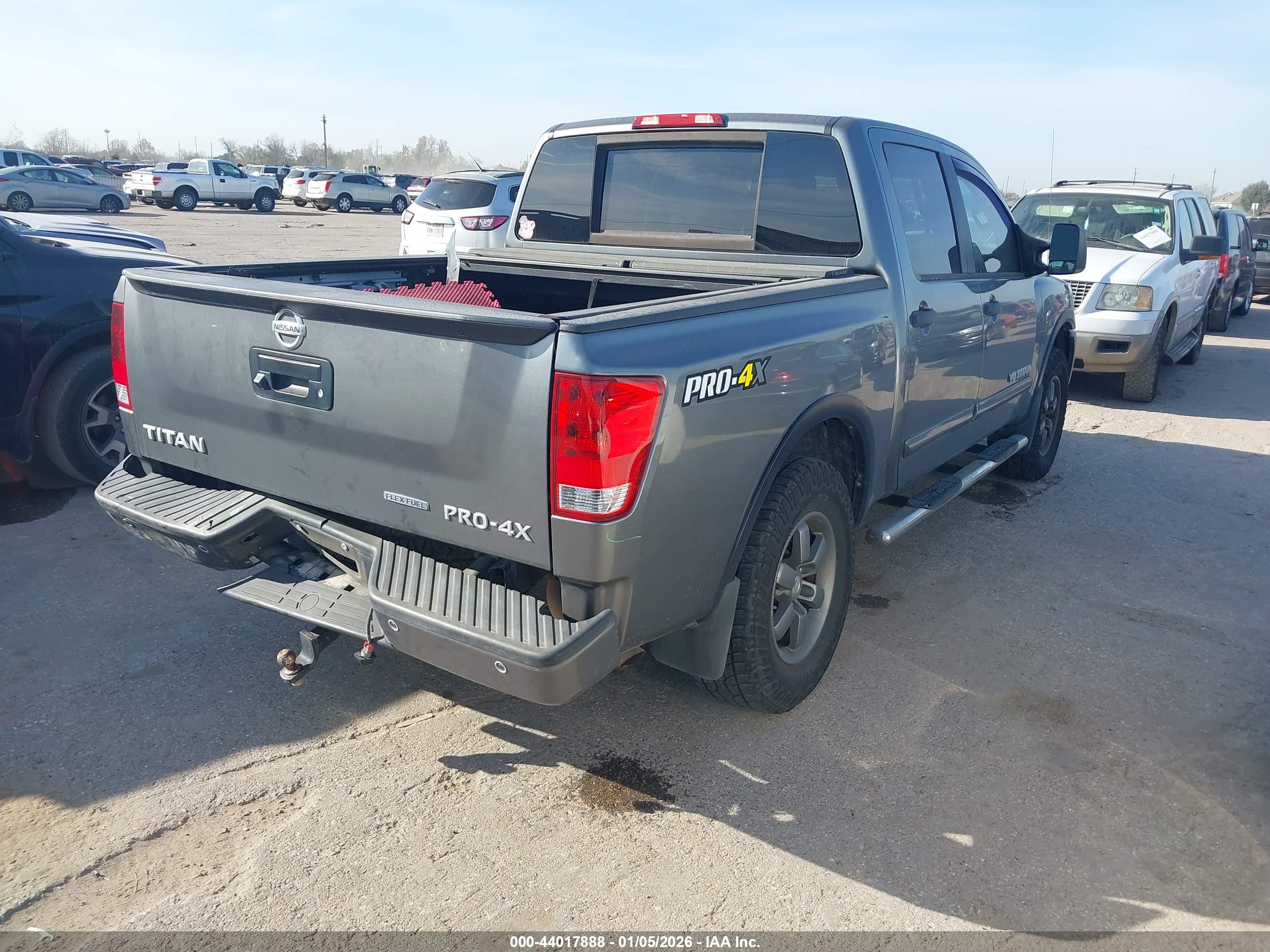 NISSAN TITAN image 4