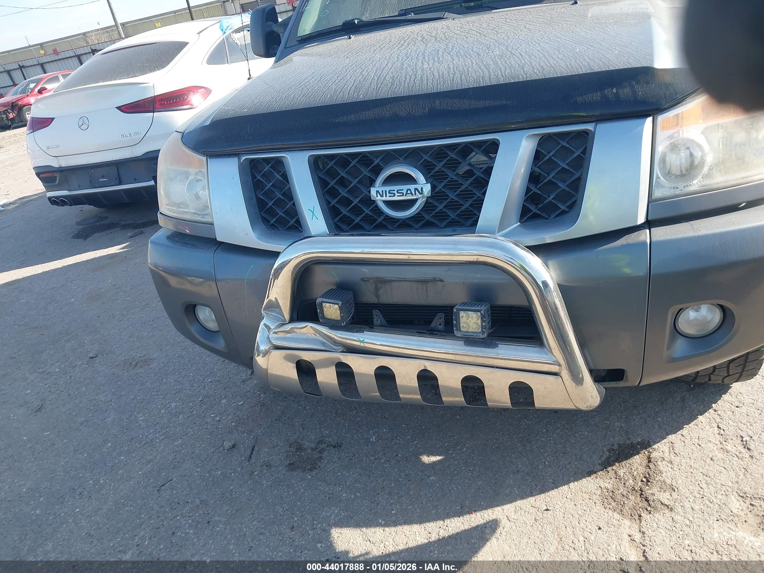 NISSAN TITAN image 6