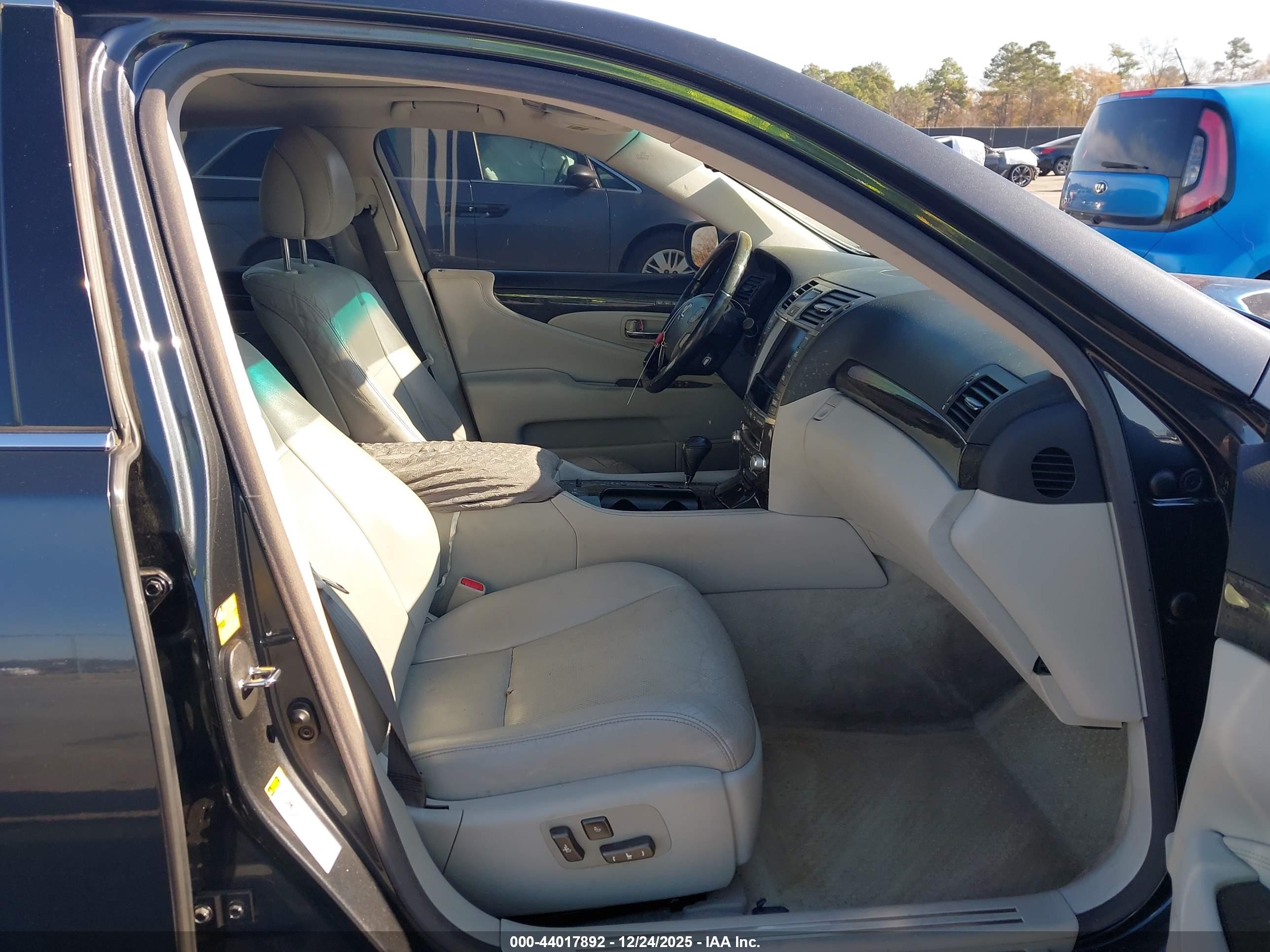 LEXUS LS image 5