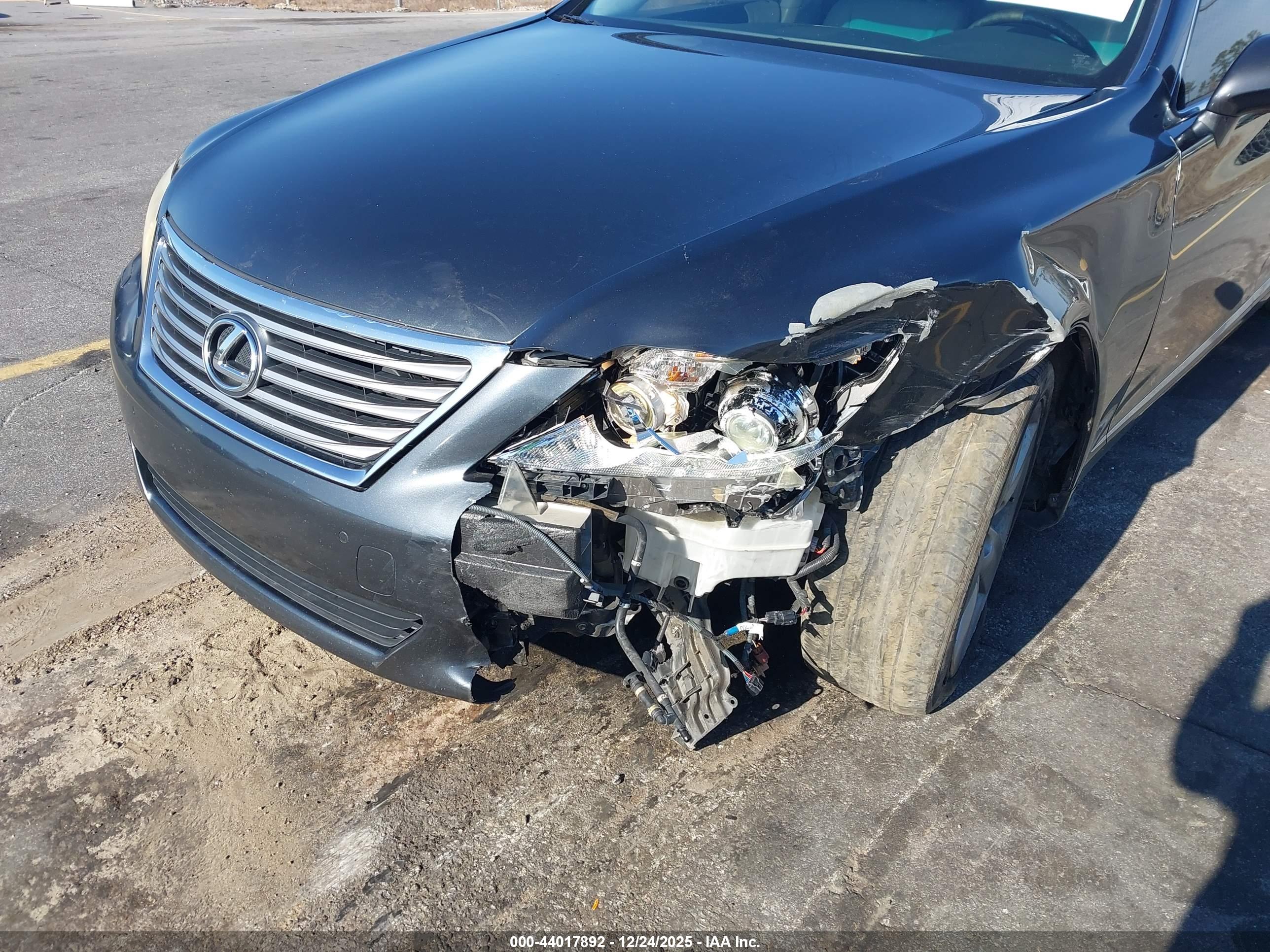 LEXUS LS image 6