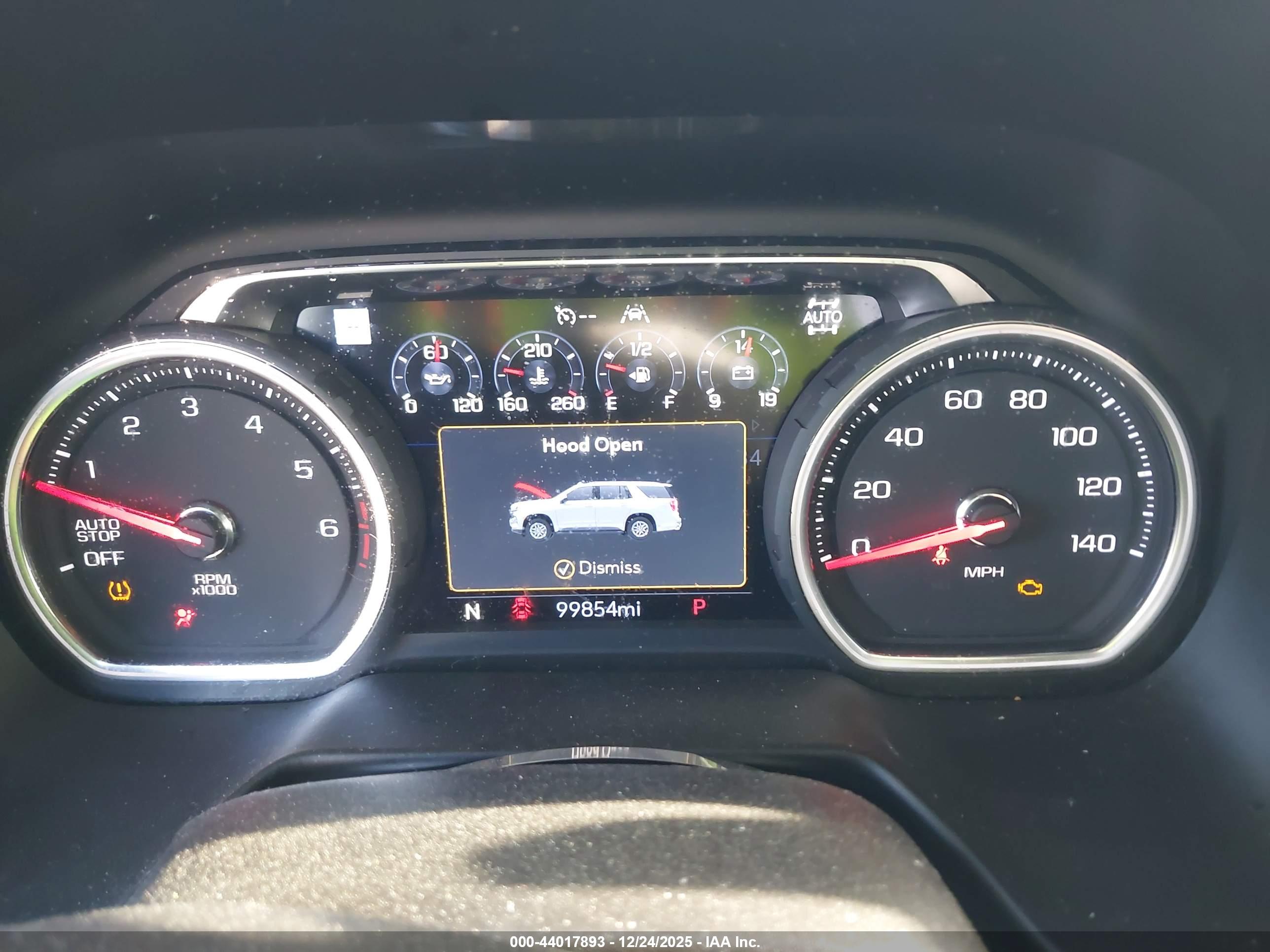 CHEVROLET SUBURBAN image 7