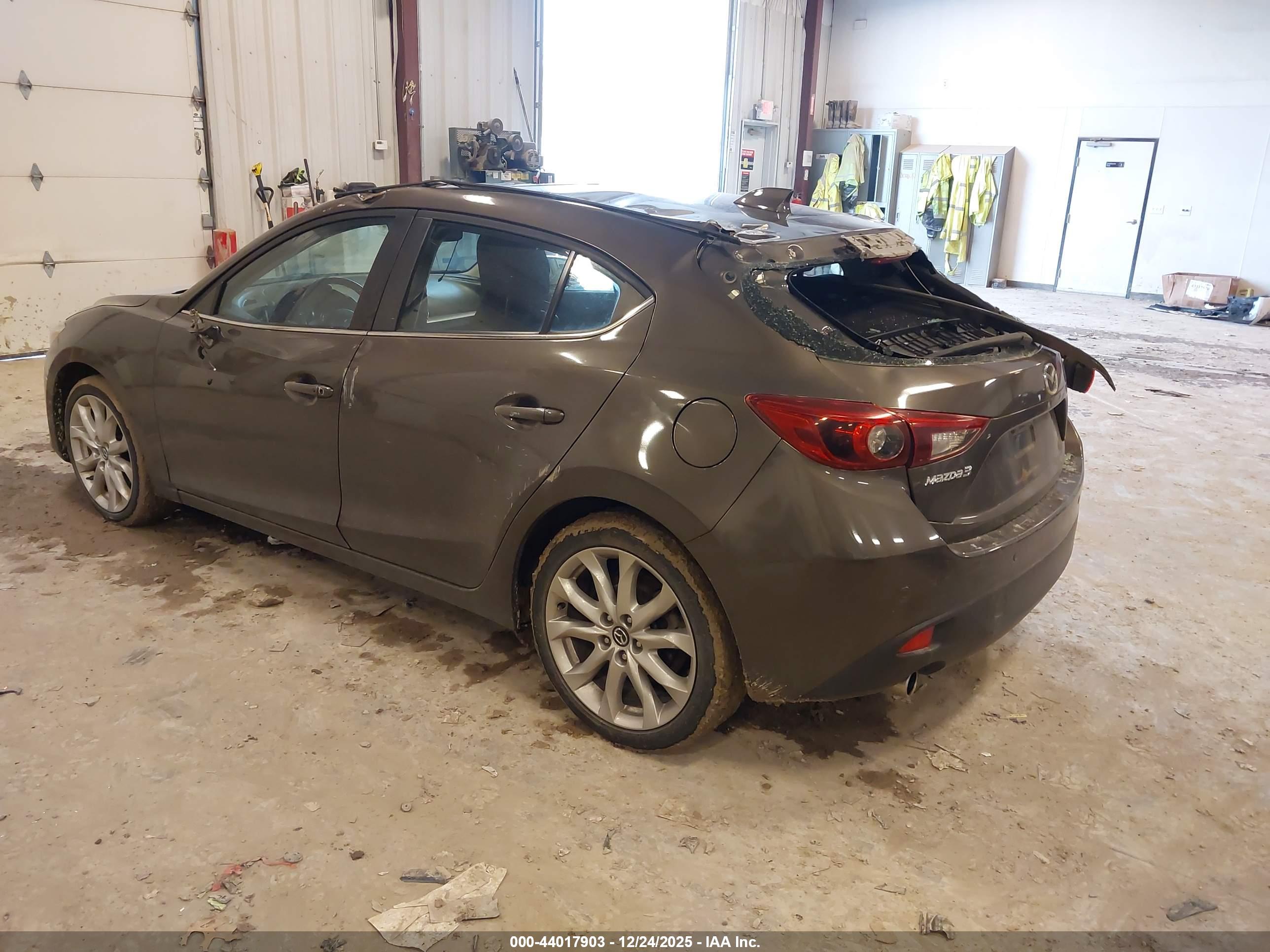MAZDA MAZDA3 image 3